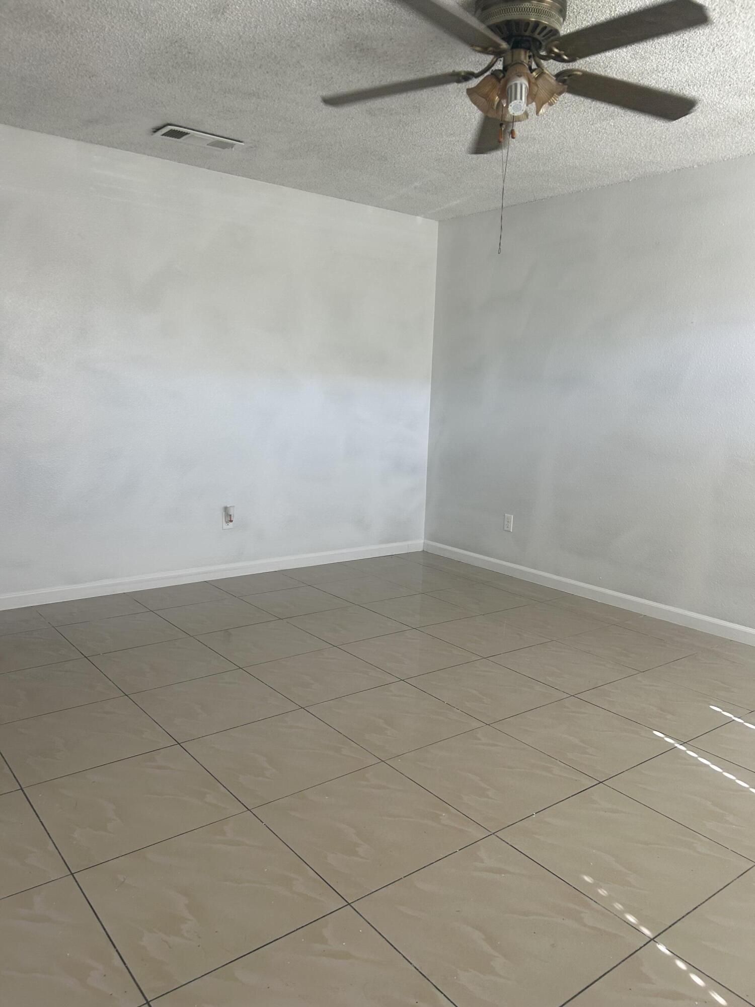 353 Holly St, Woodlake, CA 93286