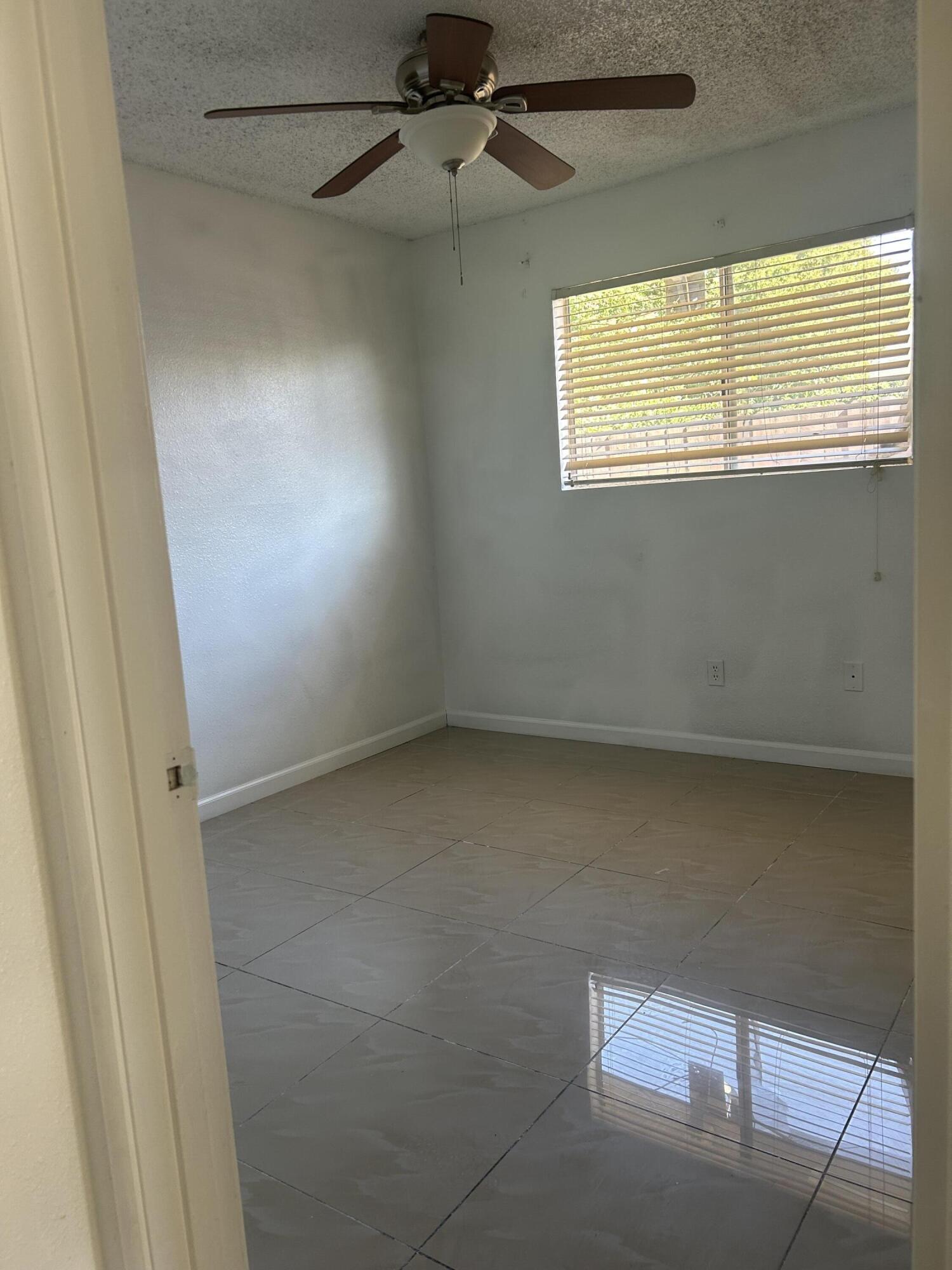 353 Holly St, Woodlake, CA 93286