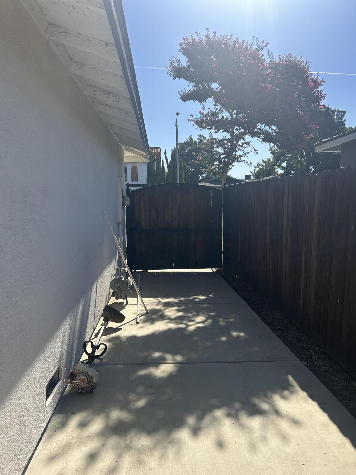 353 Holly St, Woodlake, CA 93286