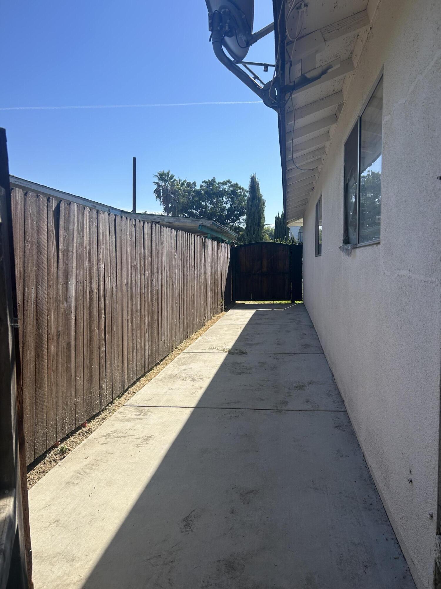 353 Holly St, Woodlake, CA 93286