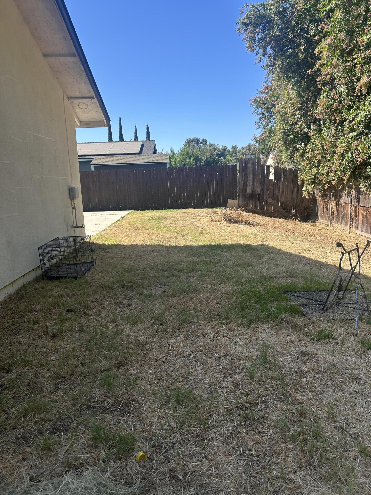 353 Holly St, Woodlake, CA 93286