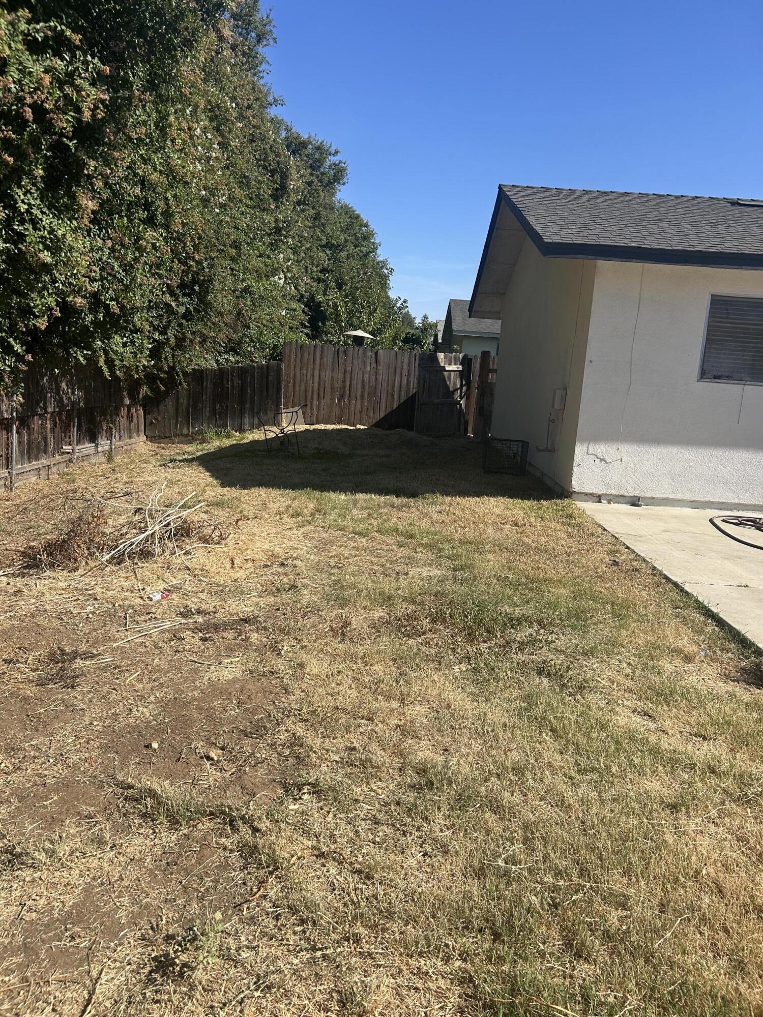 353 Holly St, Woodlake, CA 93286