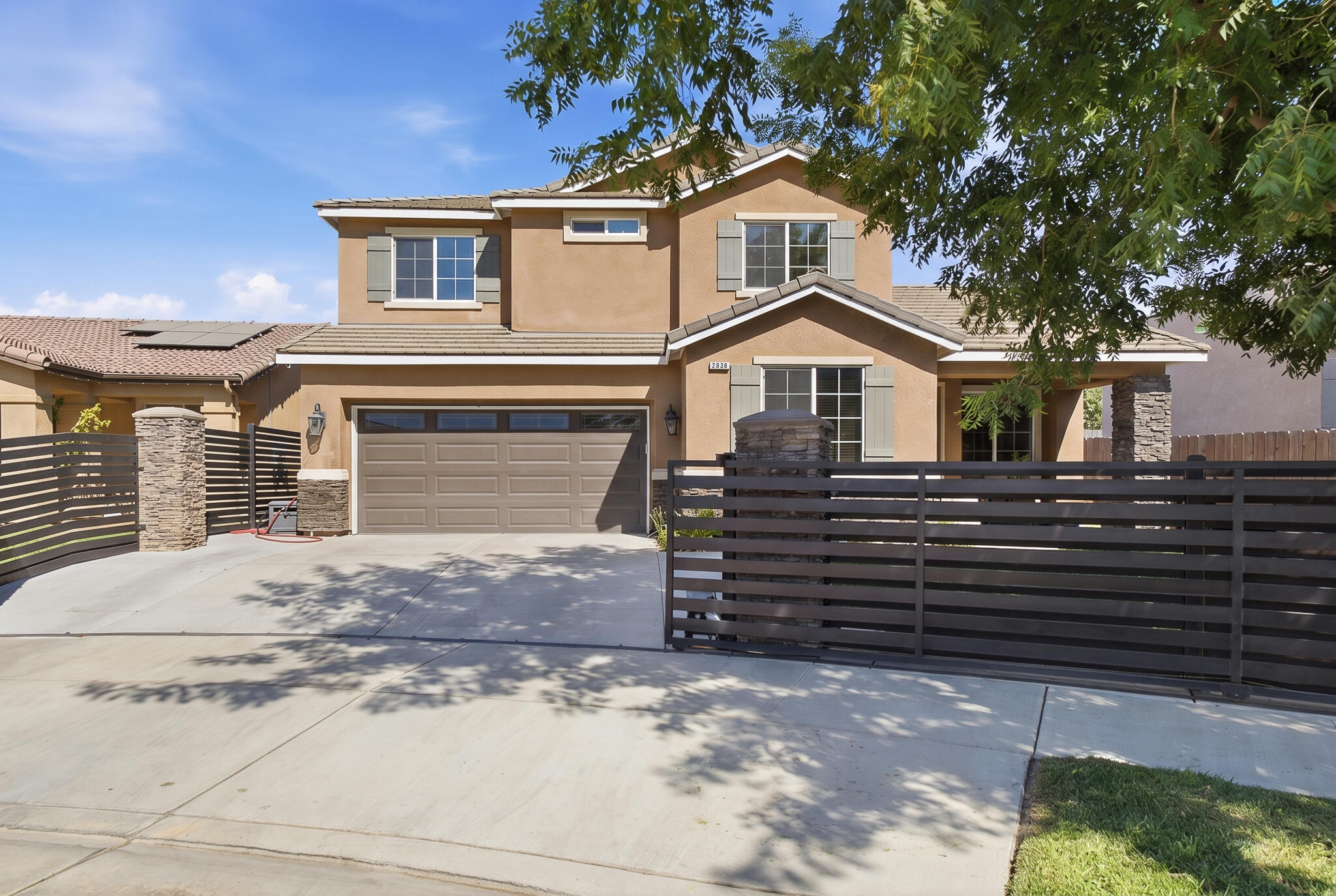 2838 S Oakhurst Ct, Visalia, CA 93292