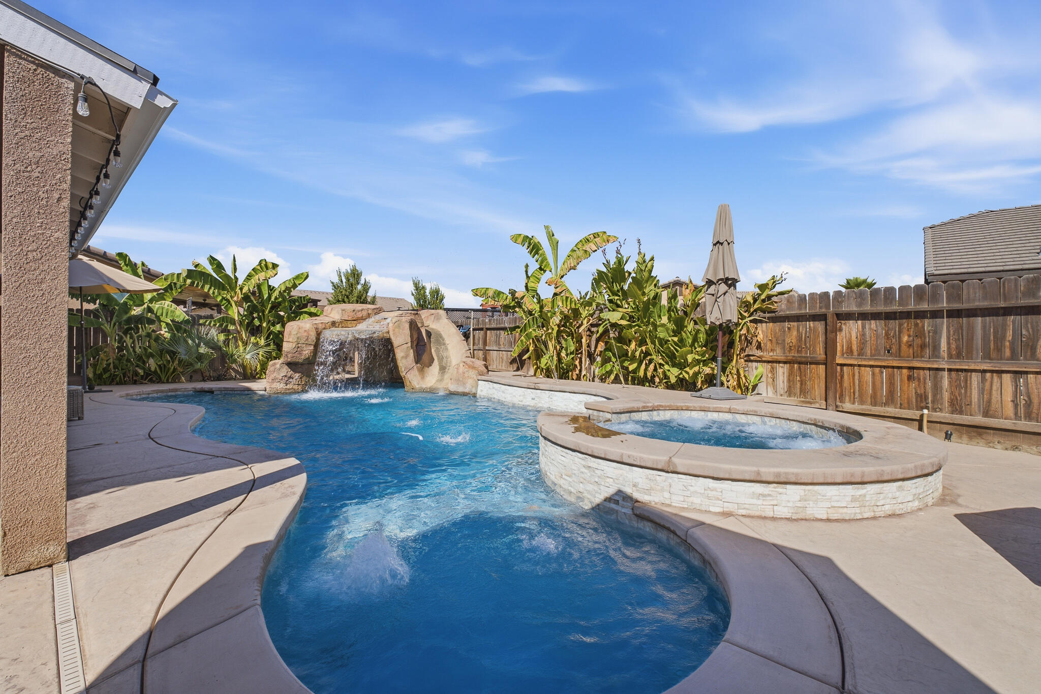 2838 S Oakhurst Ct, Visalia, CA 93292