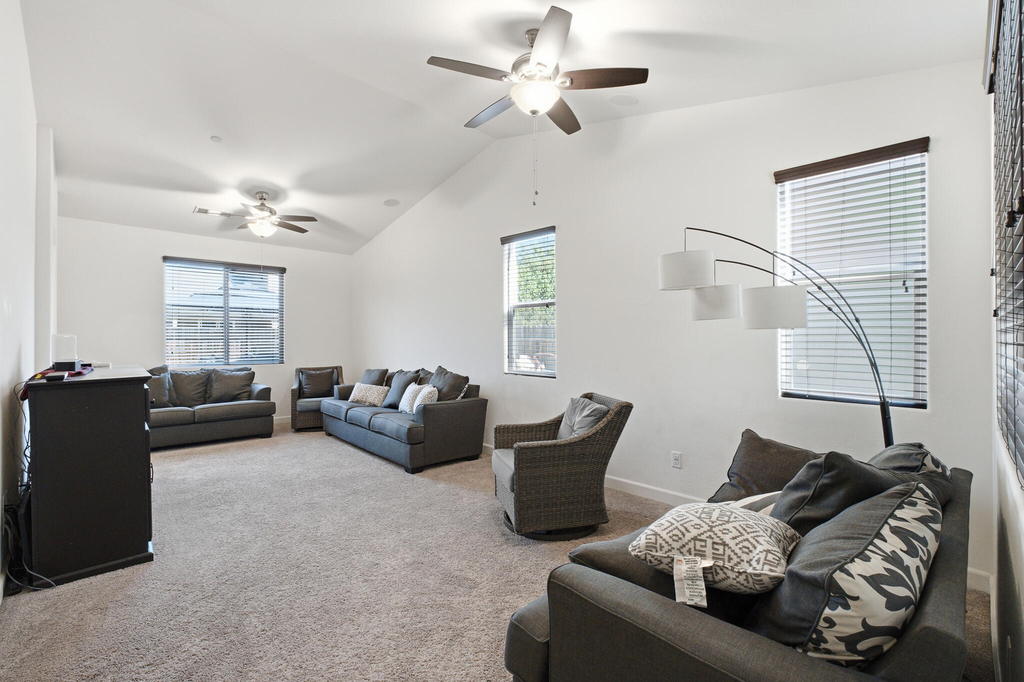 2838 S Oakhurst Ct, Visalia, CA 93292