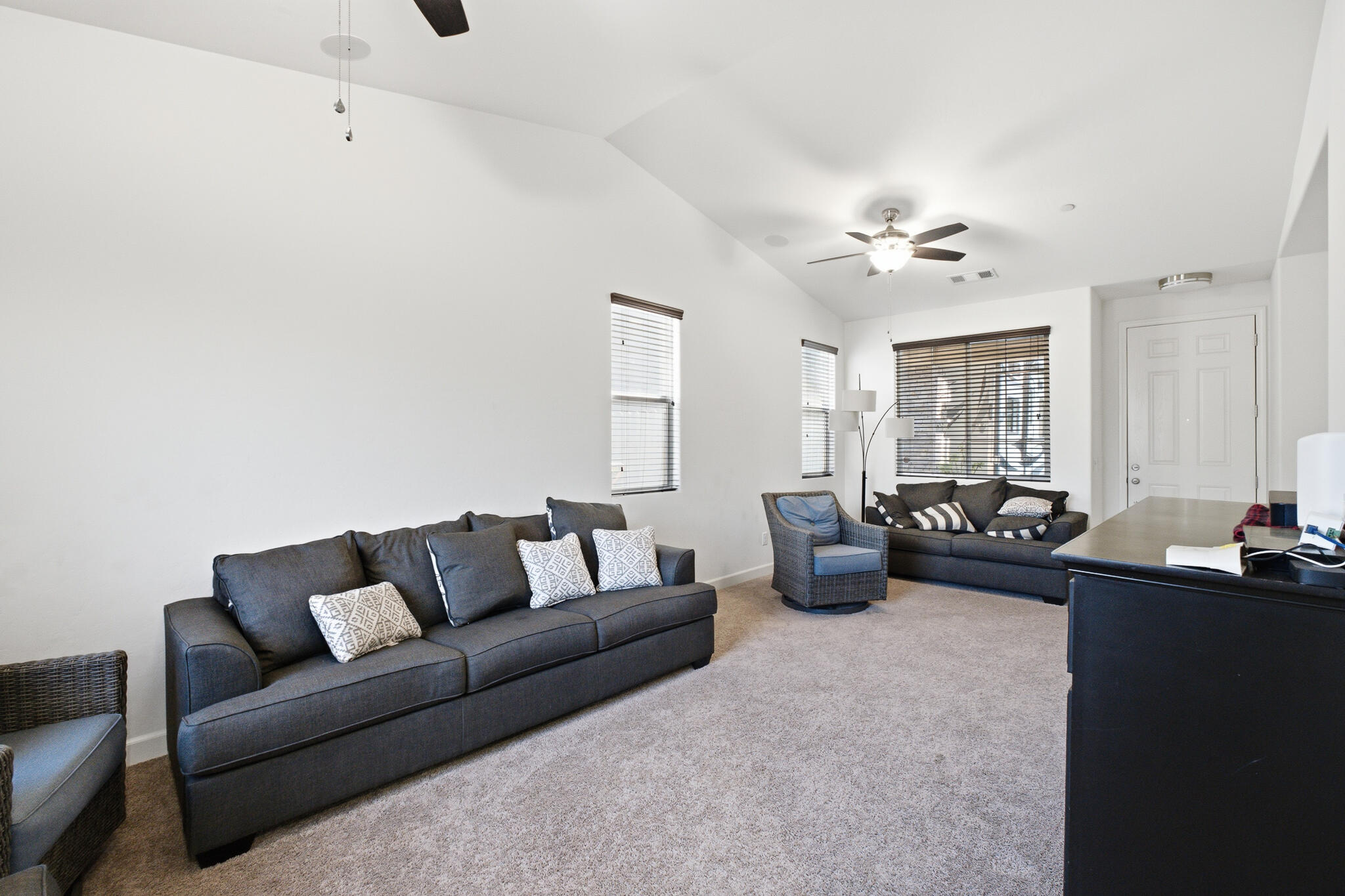 2838 S Oakhurst Ct, Visalia, CA 93292