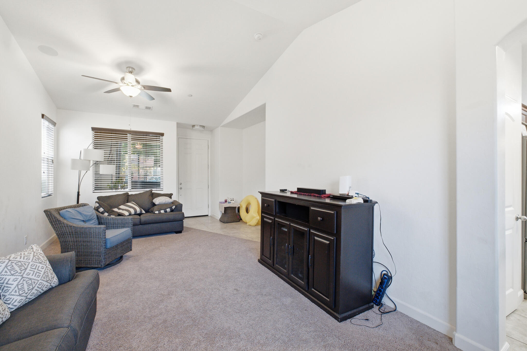 2838 S Oakhurst Ct, Visalia, CA 93292