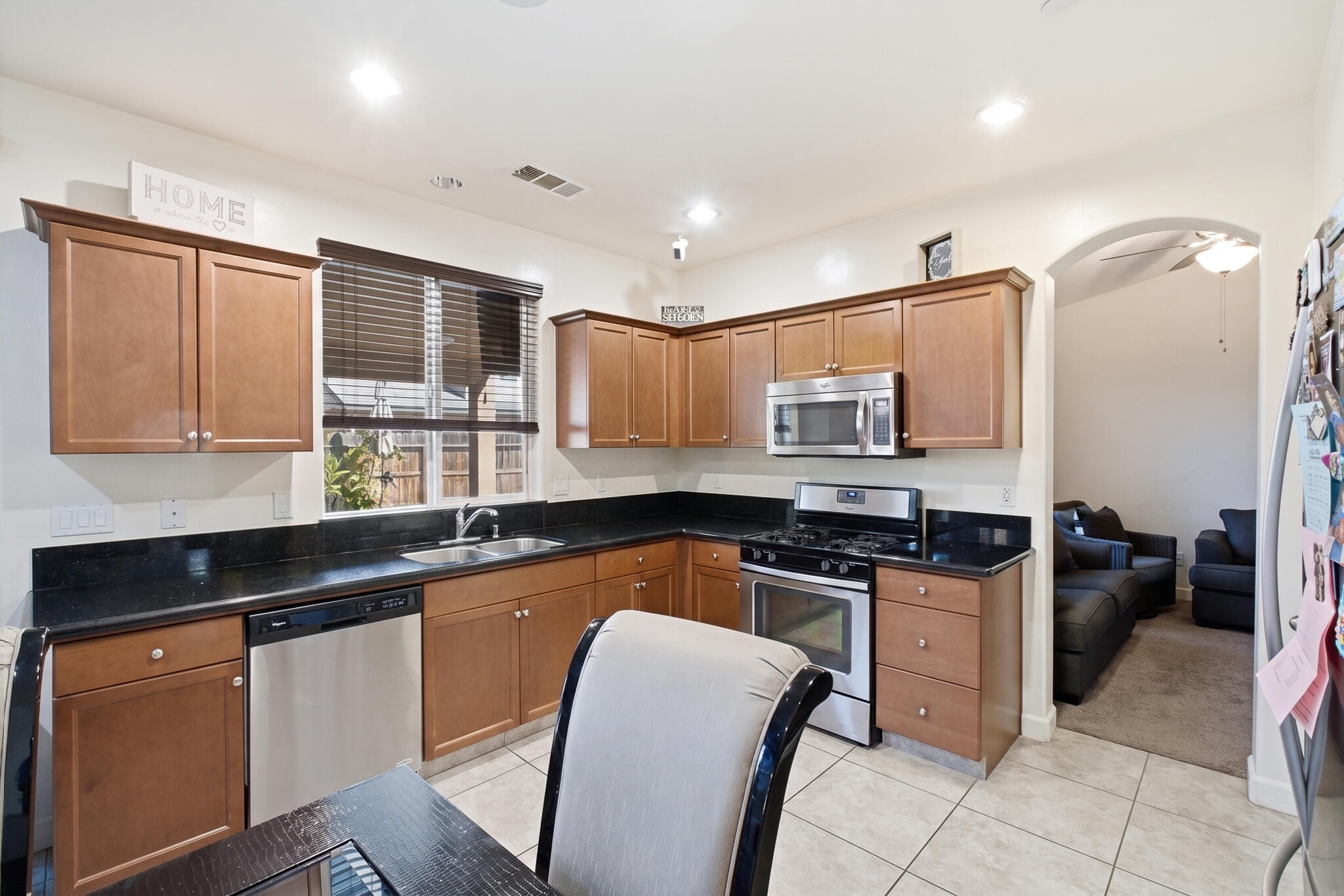 2838 S Oakhurst Ct, Visalia, CA 93292