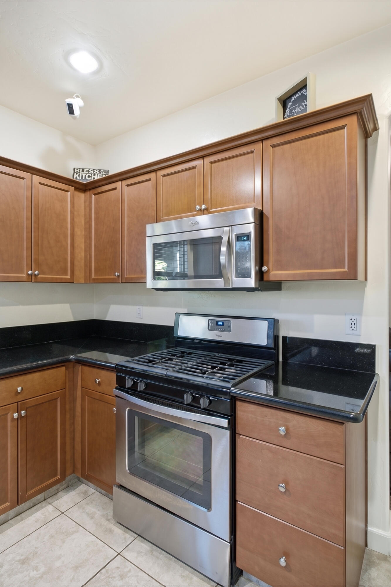 2838 S Oakhurst Ct, Visalia, CA 93292