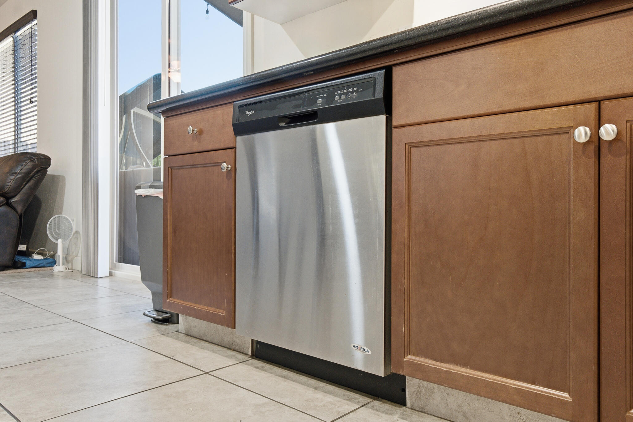 2838 S Oakhurst Ct, Visalia, CA 93292