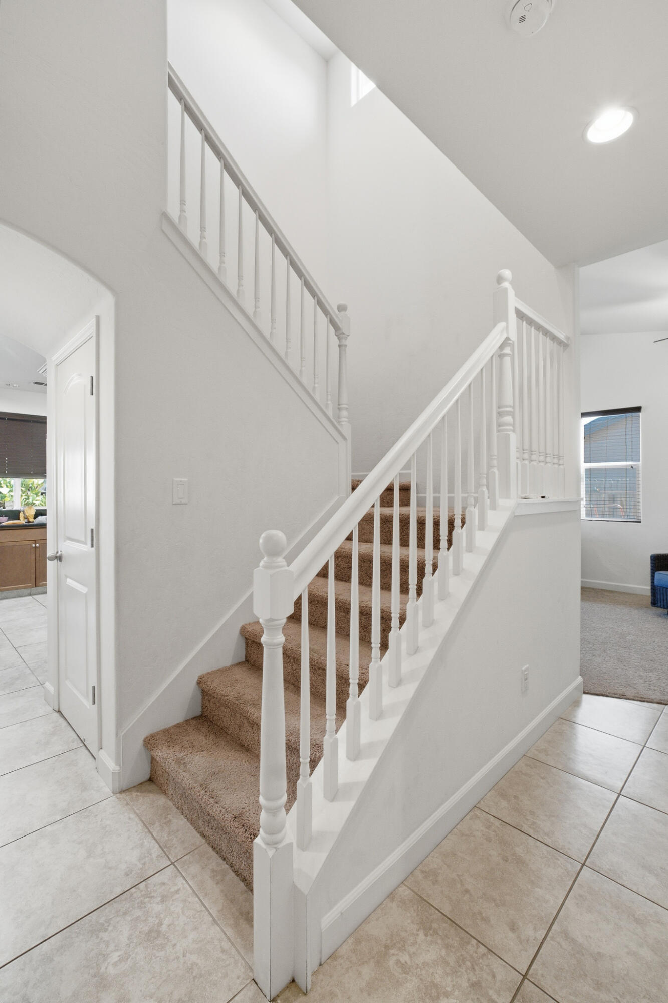 2838 S Oakhurst Ct, Visalia, CA 93292