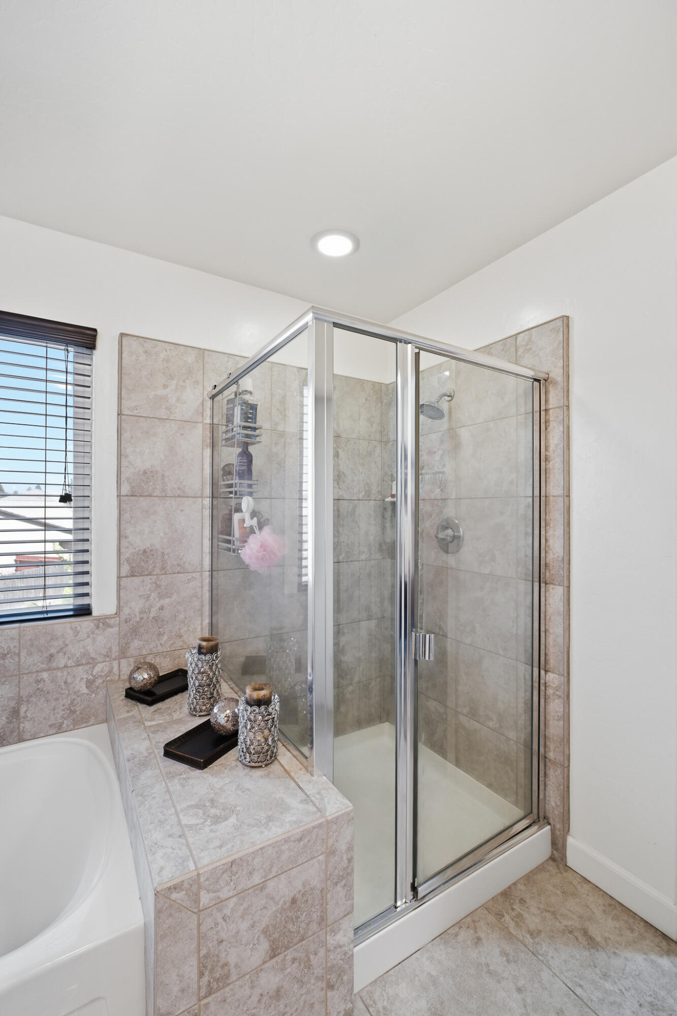 2838 S Oakhurst Ct, Visalia, CA 93292