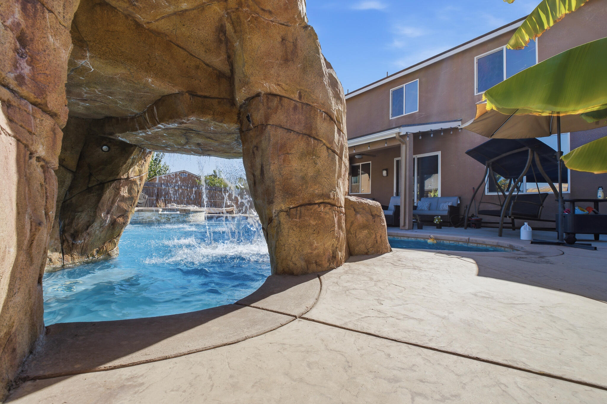 2838 S Oakhurst Ct, Visalia, CA 93292