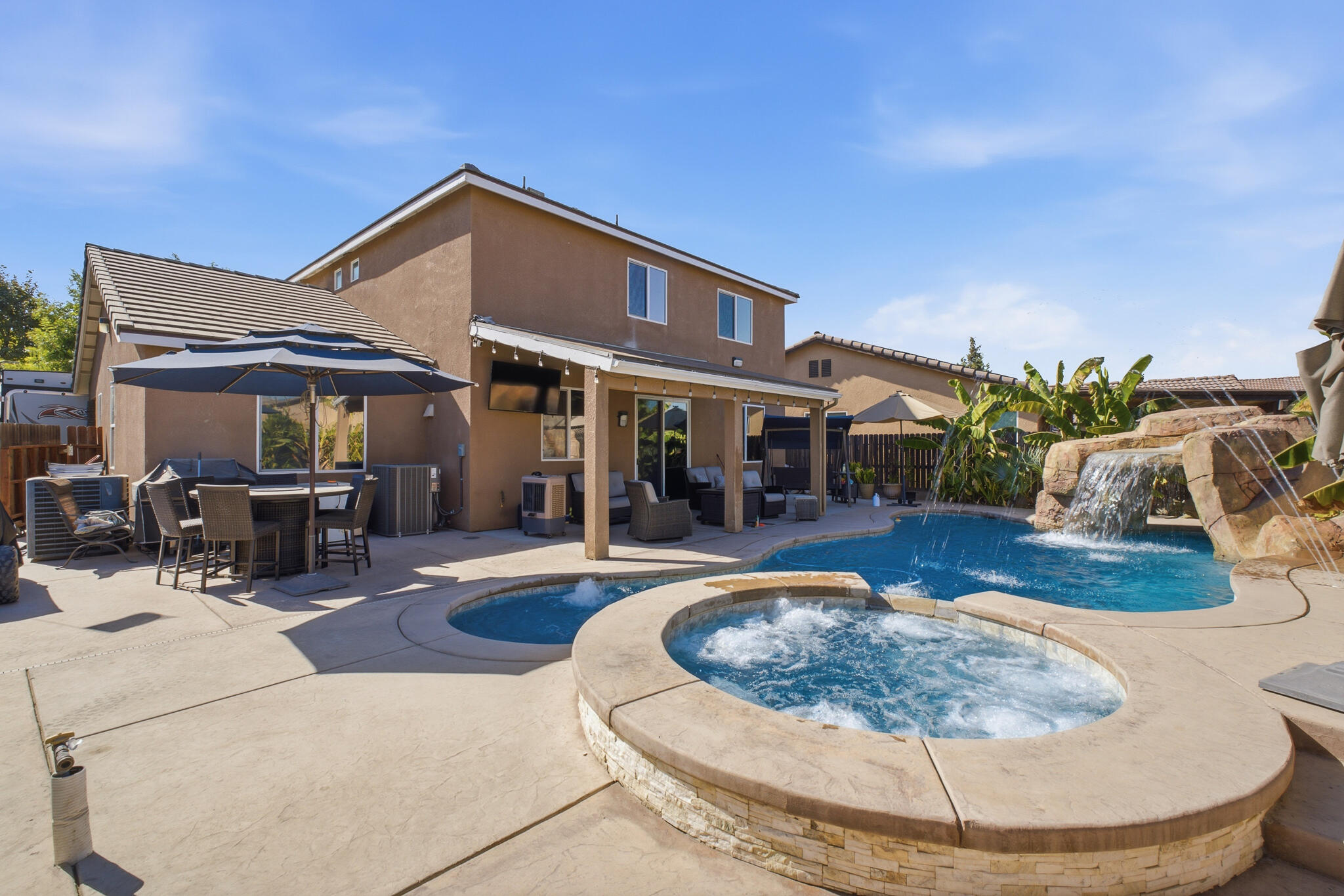 2838 S Oakhurst Ct, Visalia, CA 93292