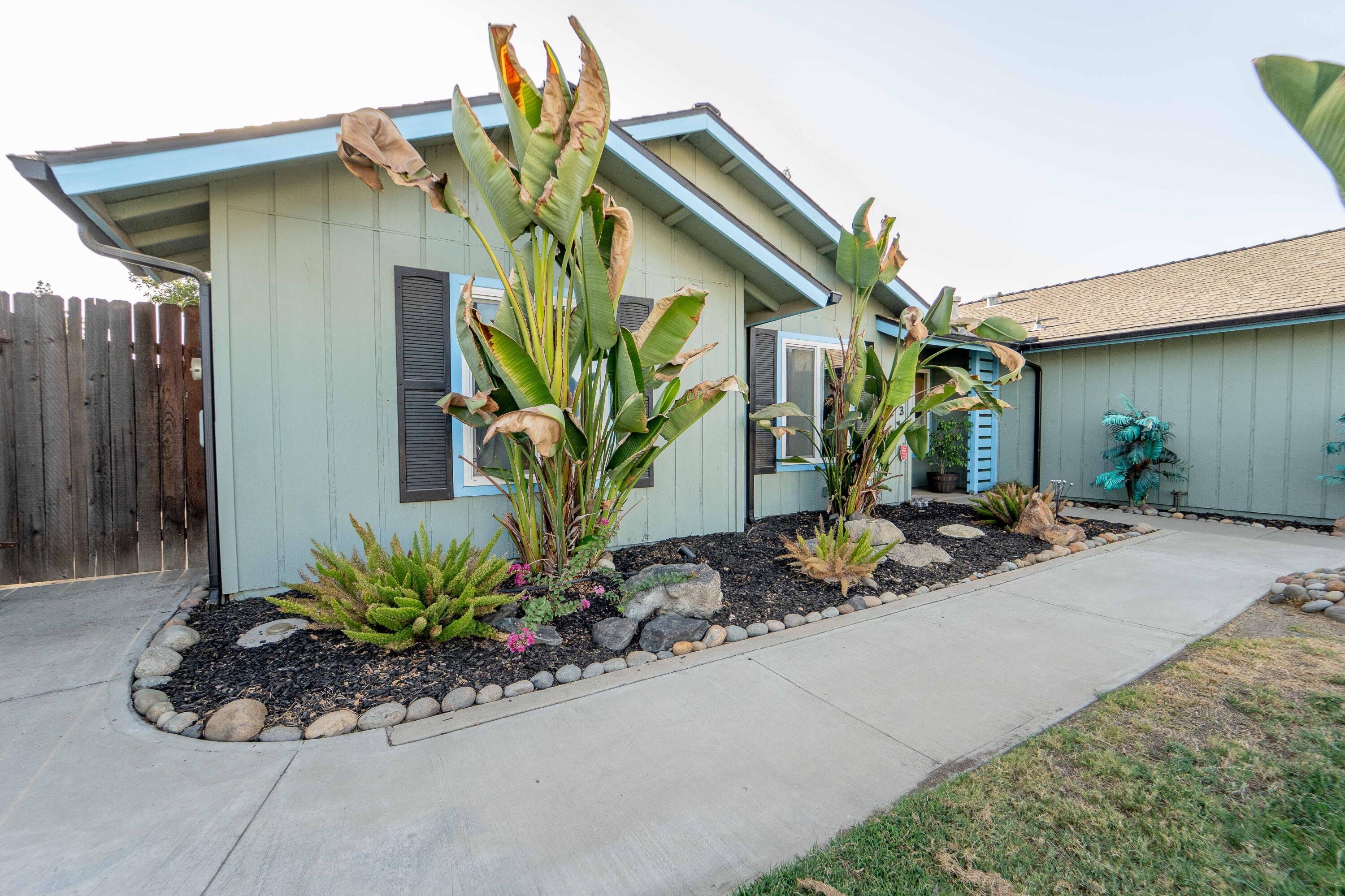 2323 S Peppertree St, Visalia, CA 93277