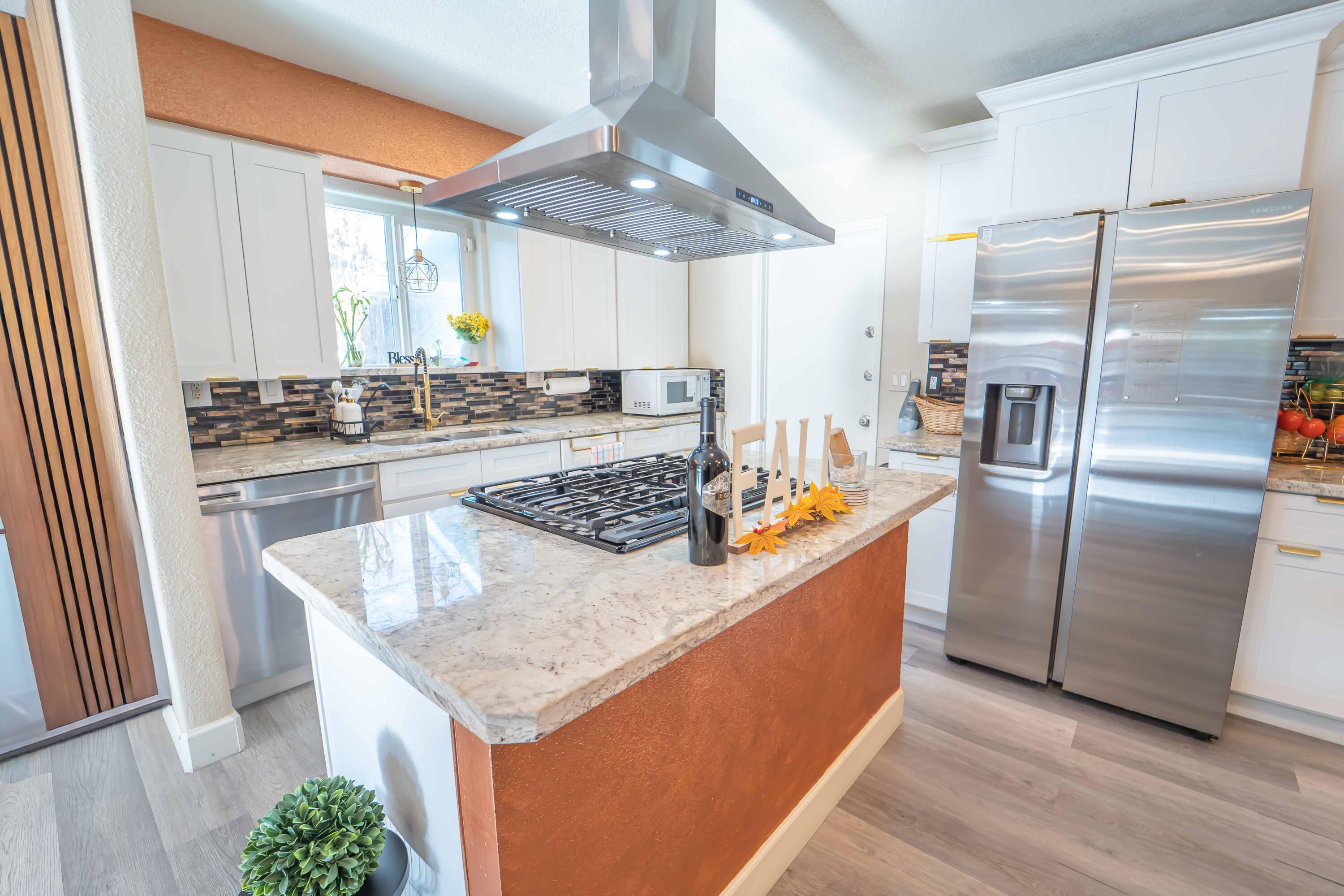 2323 S Peppertree St, Visalia, CA 93277