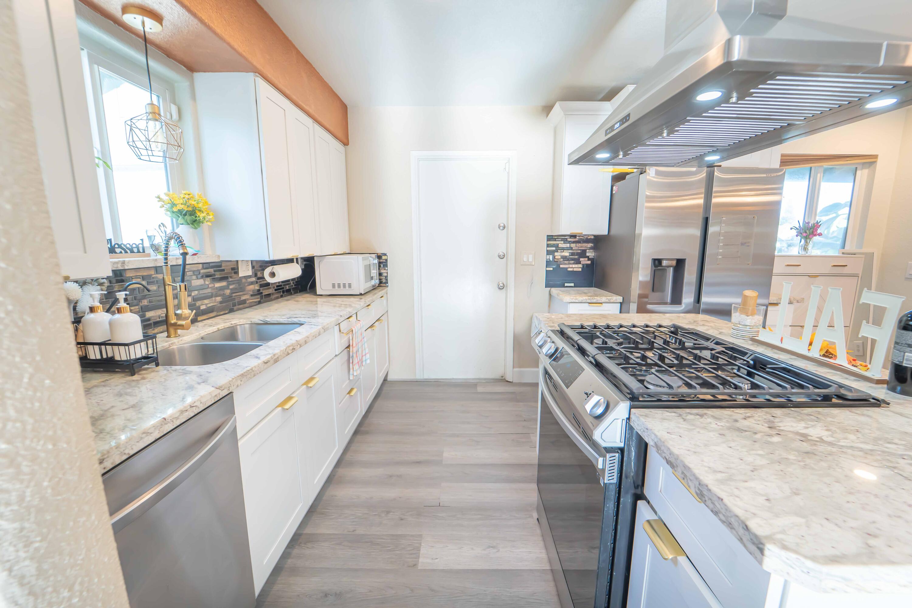 2323 S Peppertree St, Visalia, CA 93277