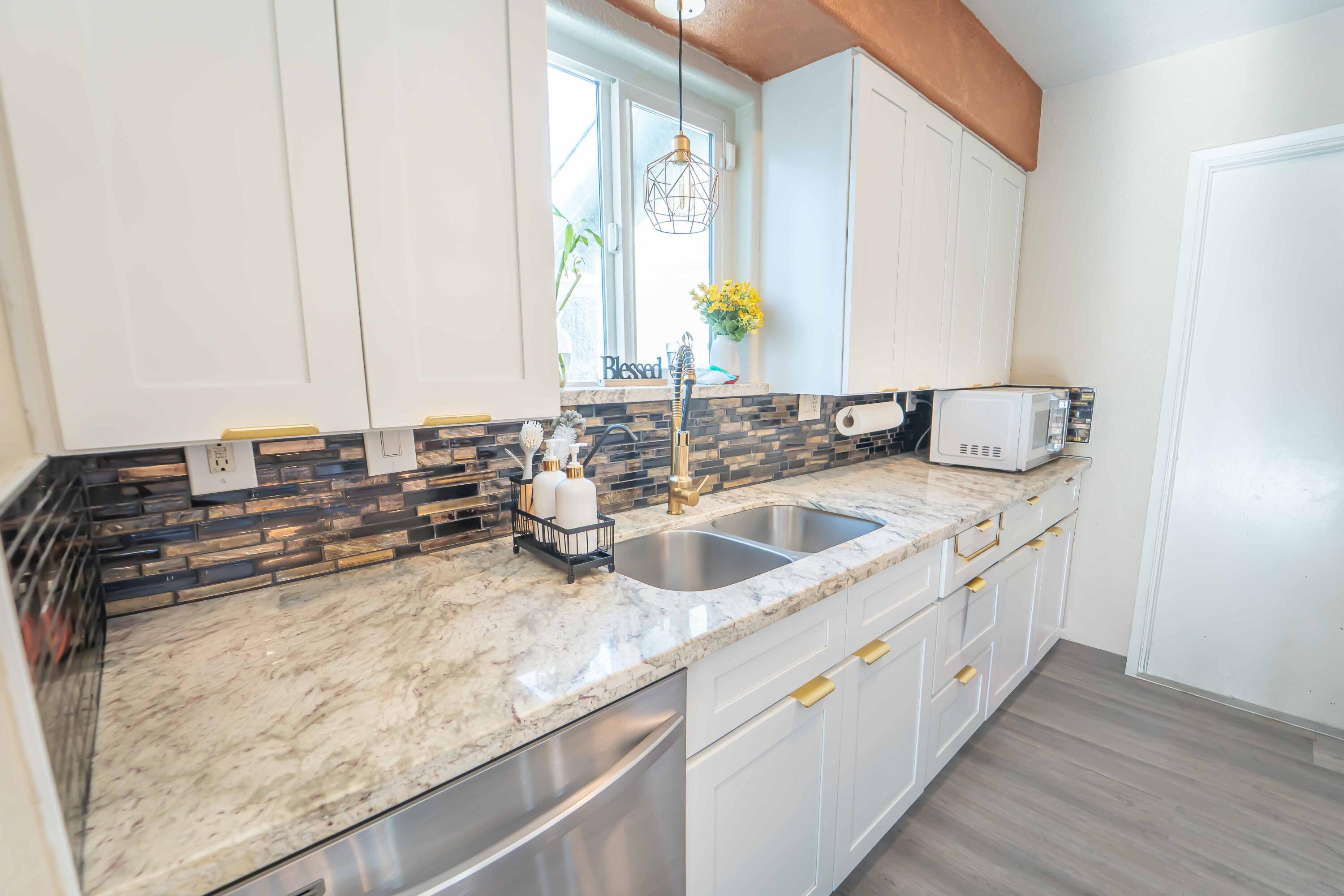 2323 S Peppertree St, Visalia, CA 93277