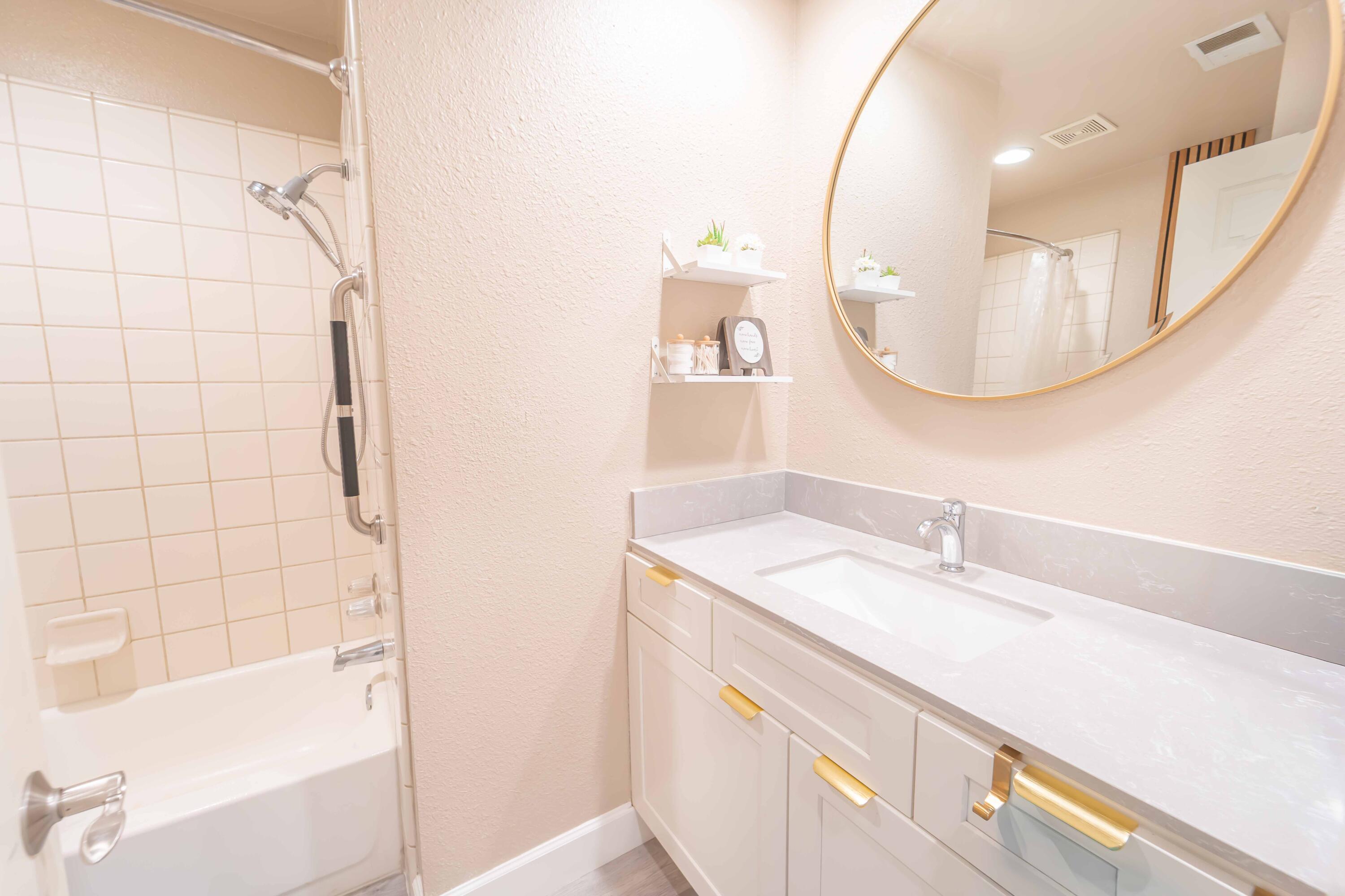 2323 S Peppertree St, Visalia, CA 93277