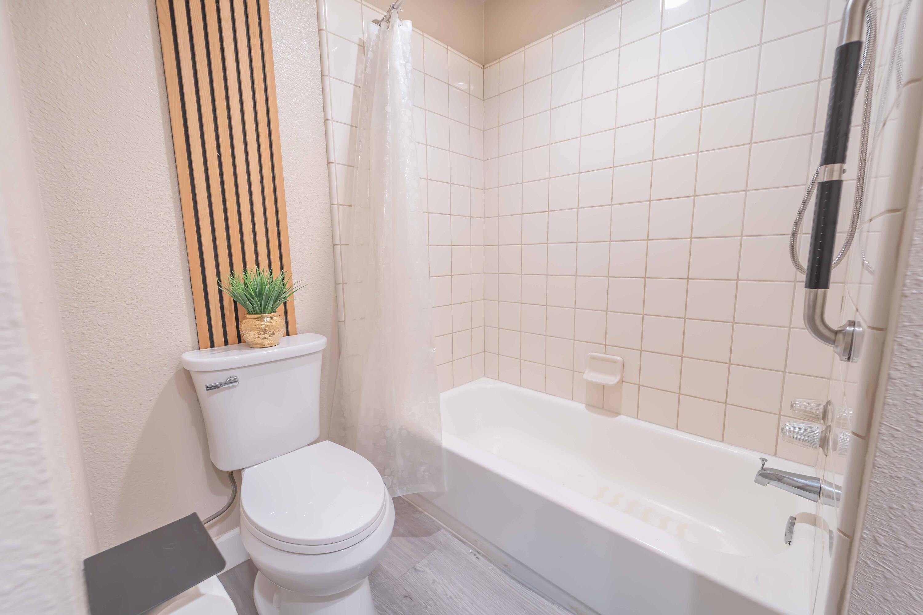 2323 S Peppertree St, Visalia, CA 93277