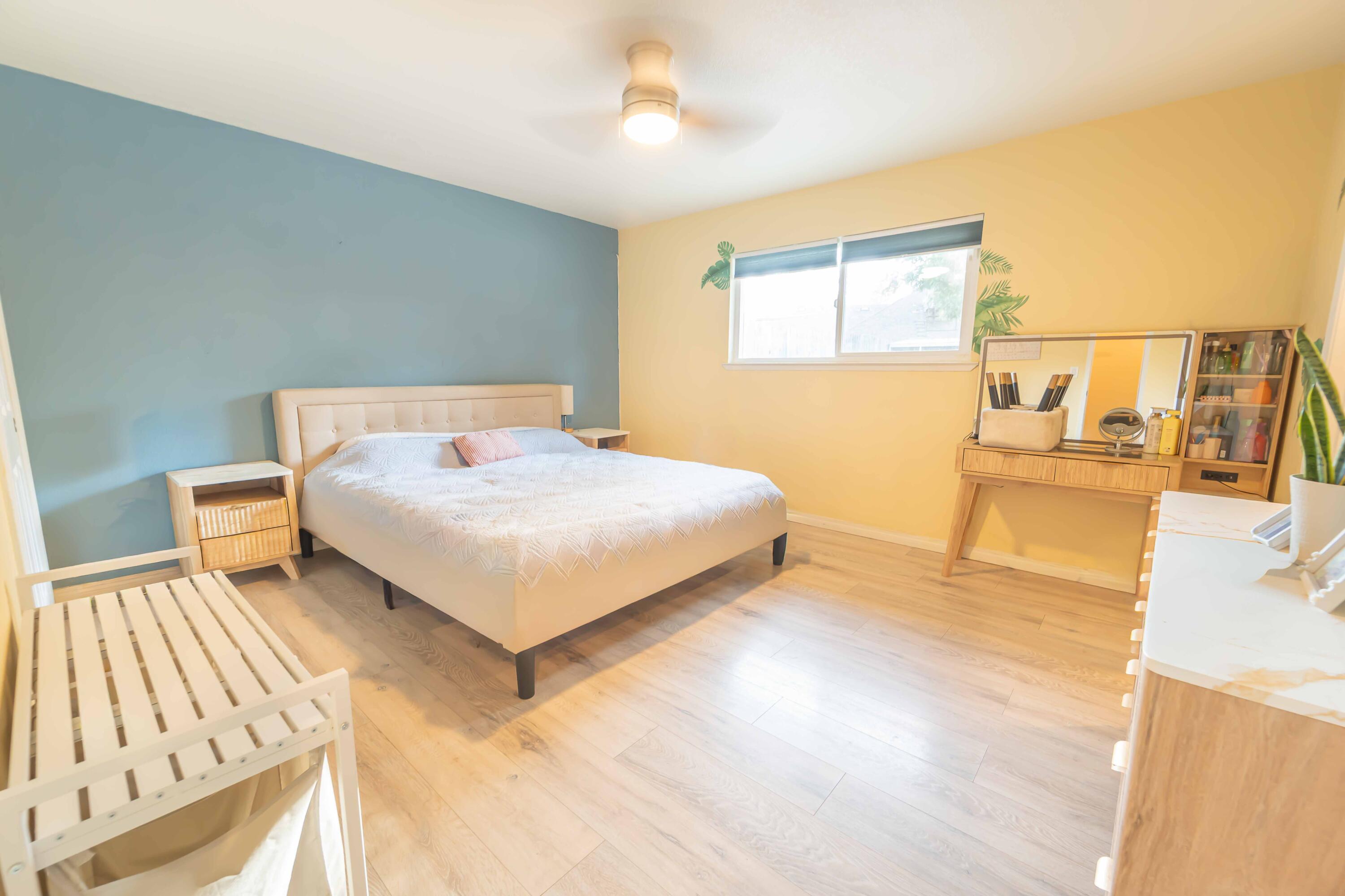 2323 S Peppertree St, Visalia, CA 93277