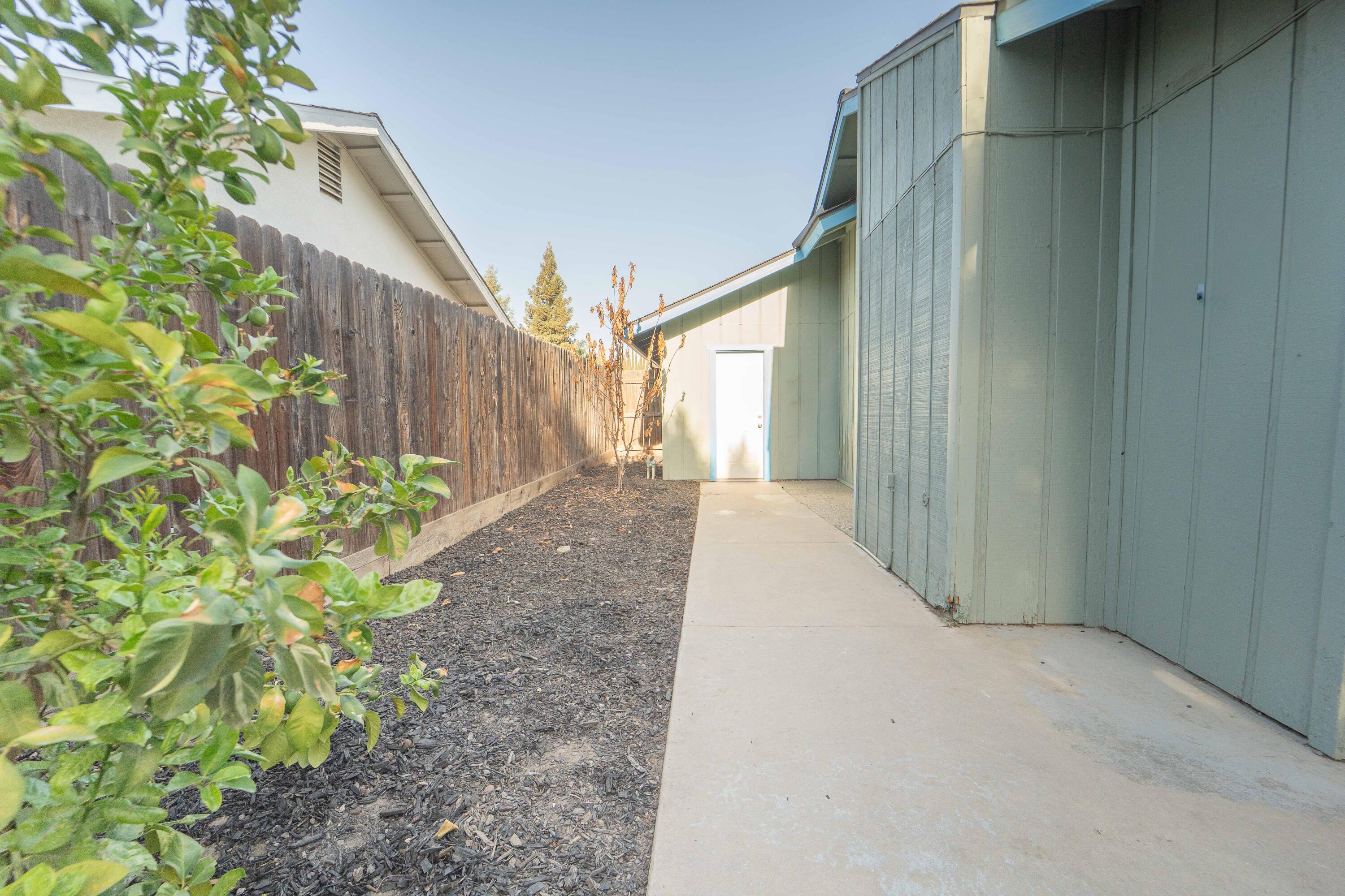 2323 S Peppertree St, Visalia, CA 93277