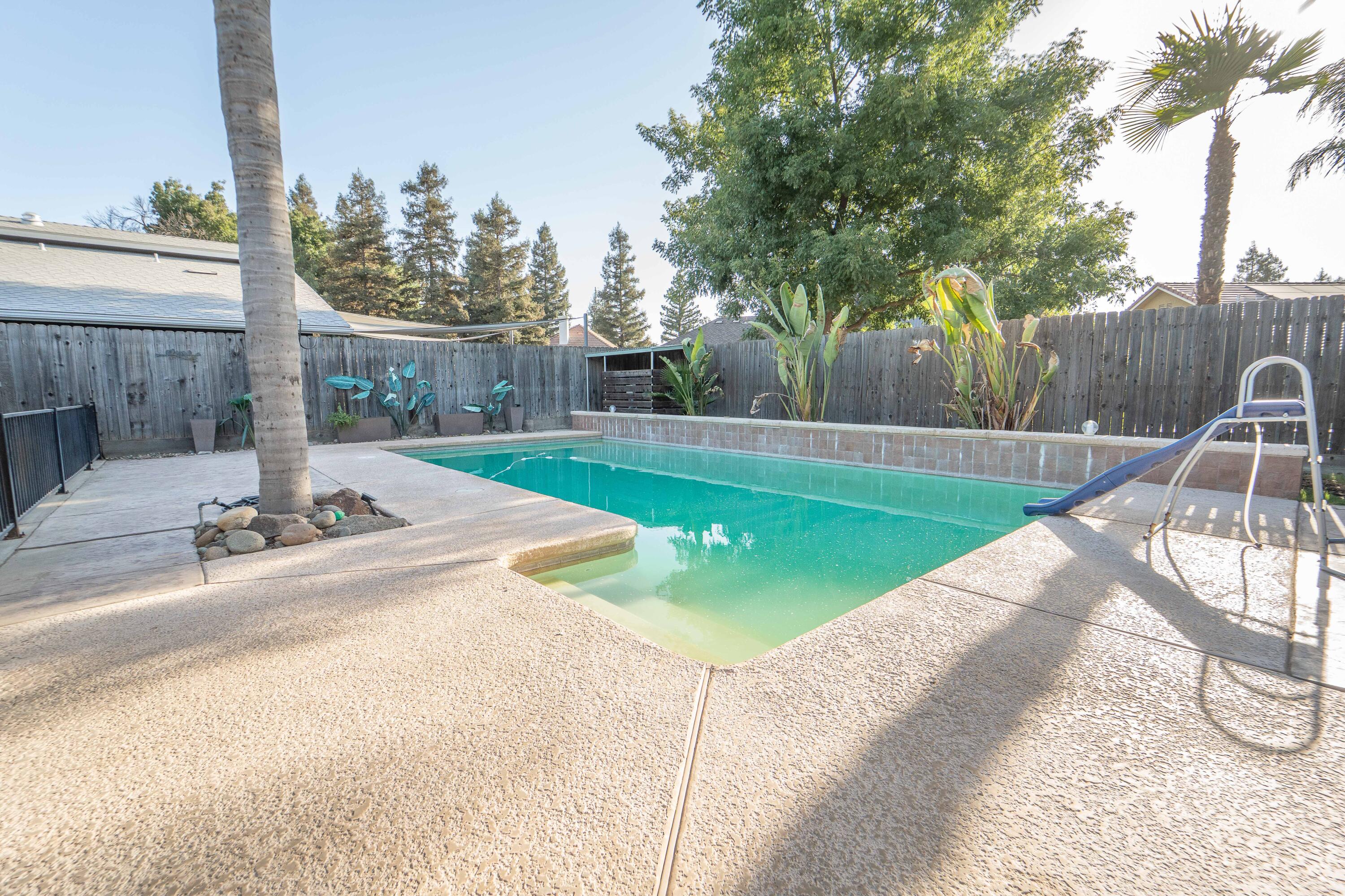 2323 S Peppertree St, Visalia, CA 93277