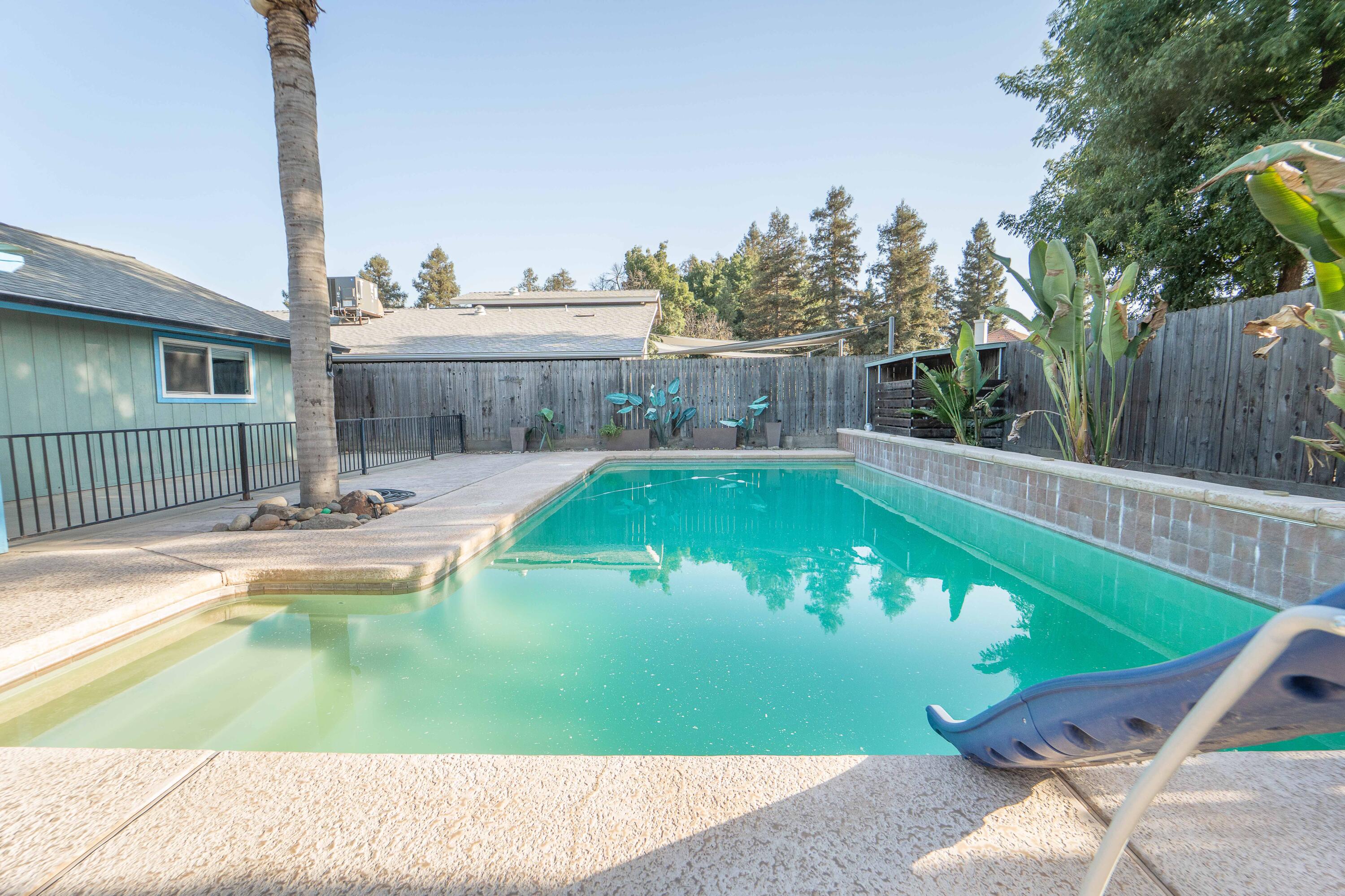 2323 S Peppertree St, Visalia, CA 93277