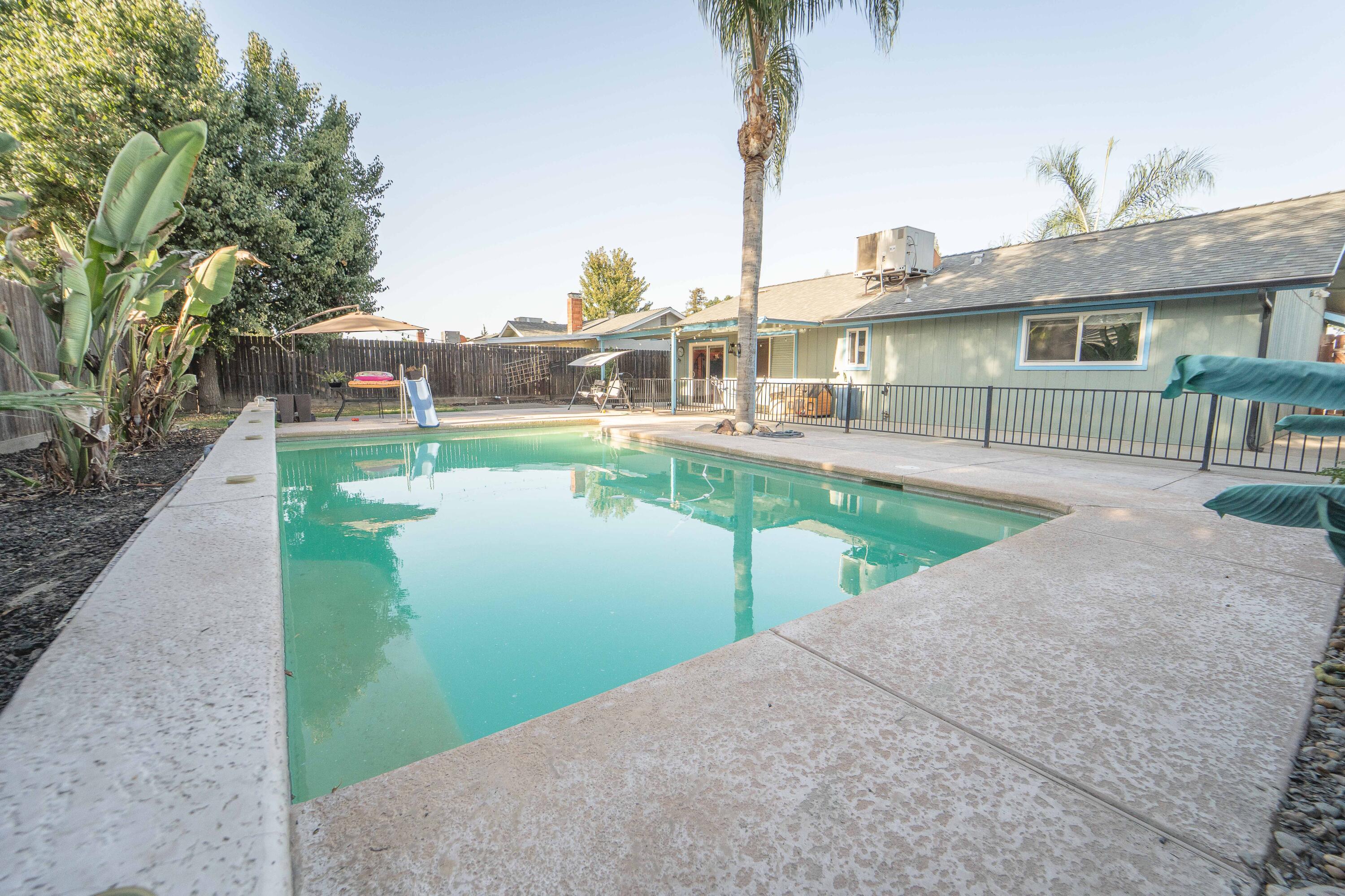 2323 S Peppertree St, Visalia, CA 93277