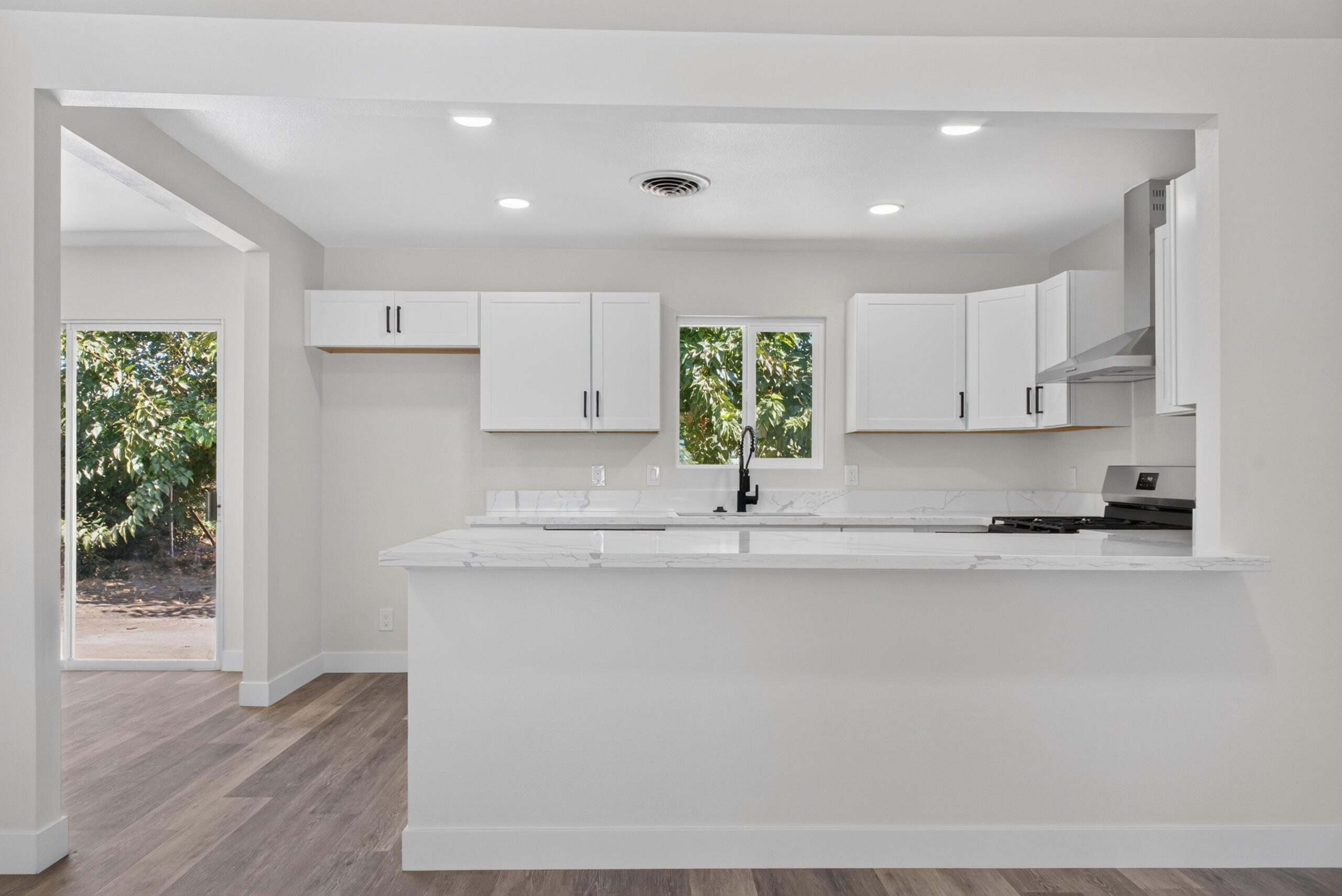 648 La Vida Ave, Porterville, CA 93257
