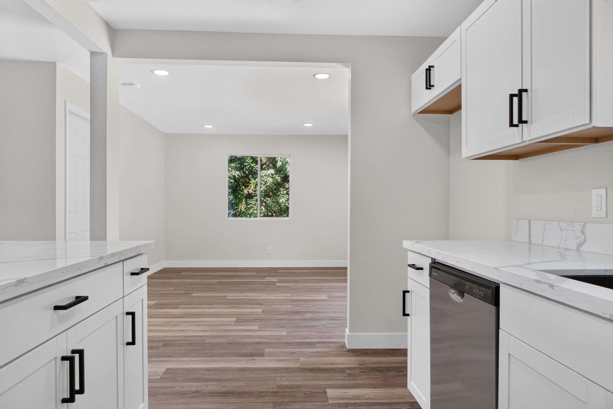648 La Vida Ave, Porterville, CA 93257