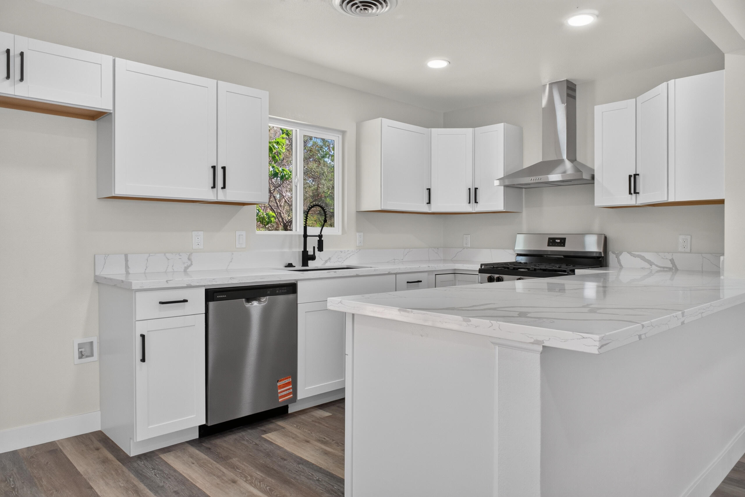 648 La Vida Ave, Porterville, CA 93257