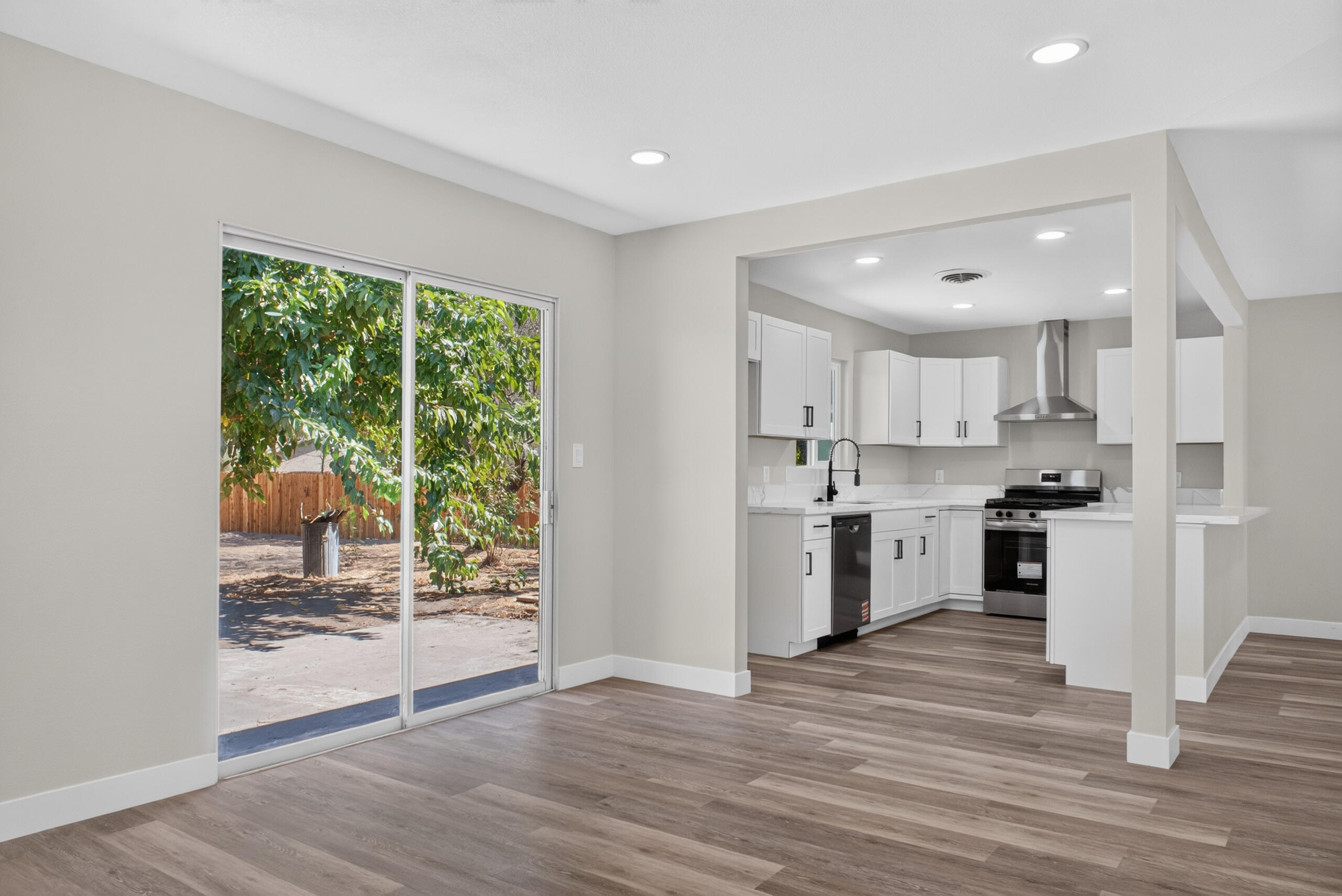648 La Vida Ave, Porterville, CA 93257