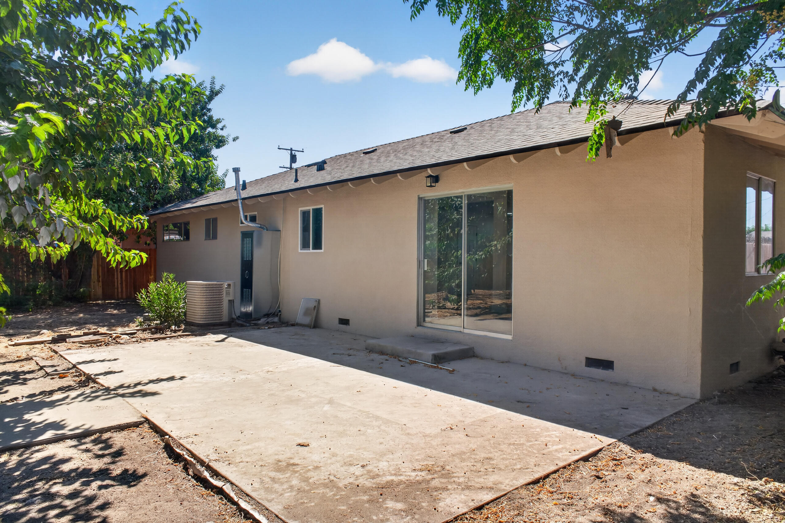 648 La Vida Ave, Porterville, CA 93257