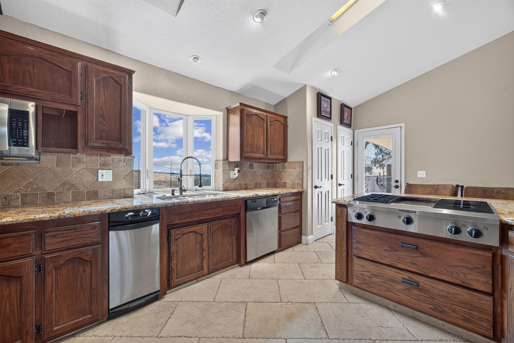 801 N 5th Ave, Avenal, CA 93204