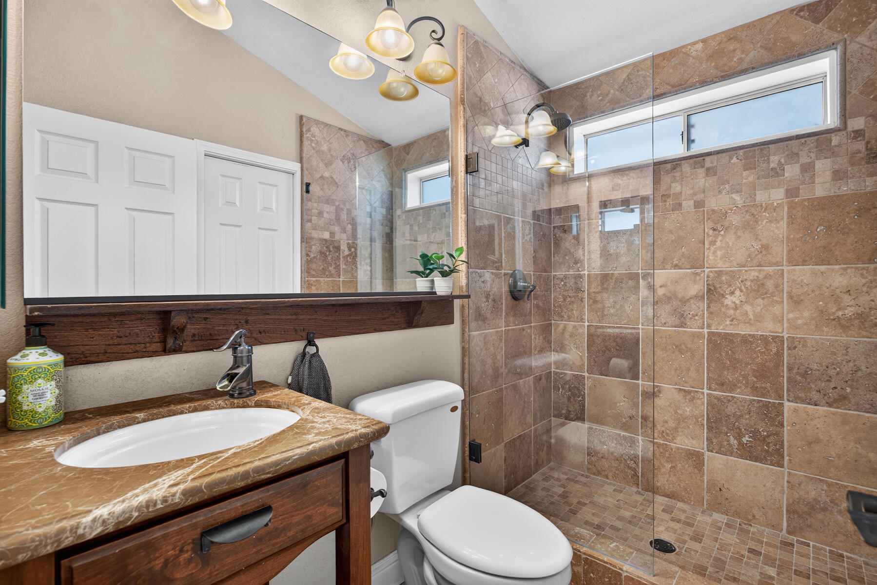 801 N 5th Ave, Avenal, CA 93204