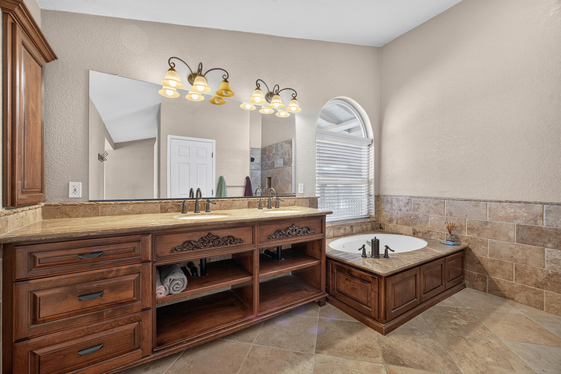 801 N 5th Ave, Avenal, CA 93204