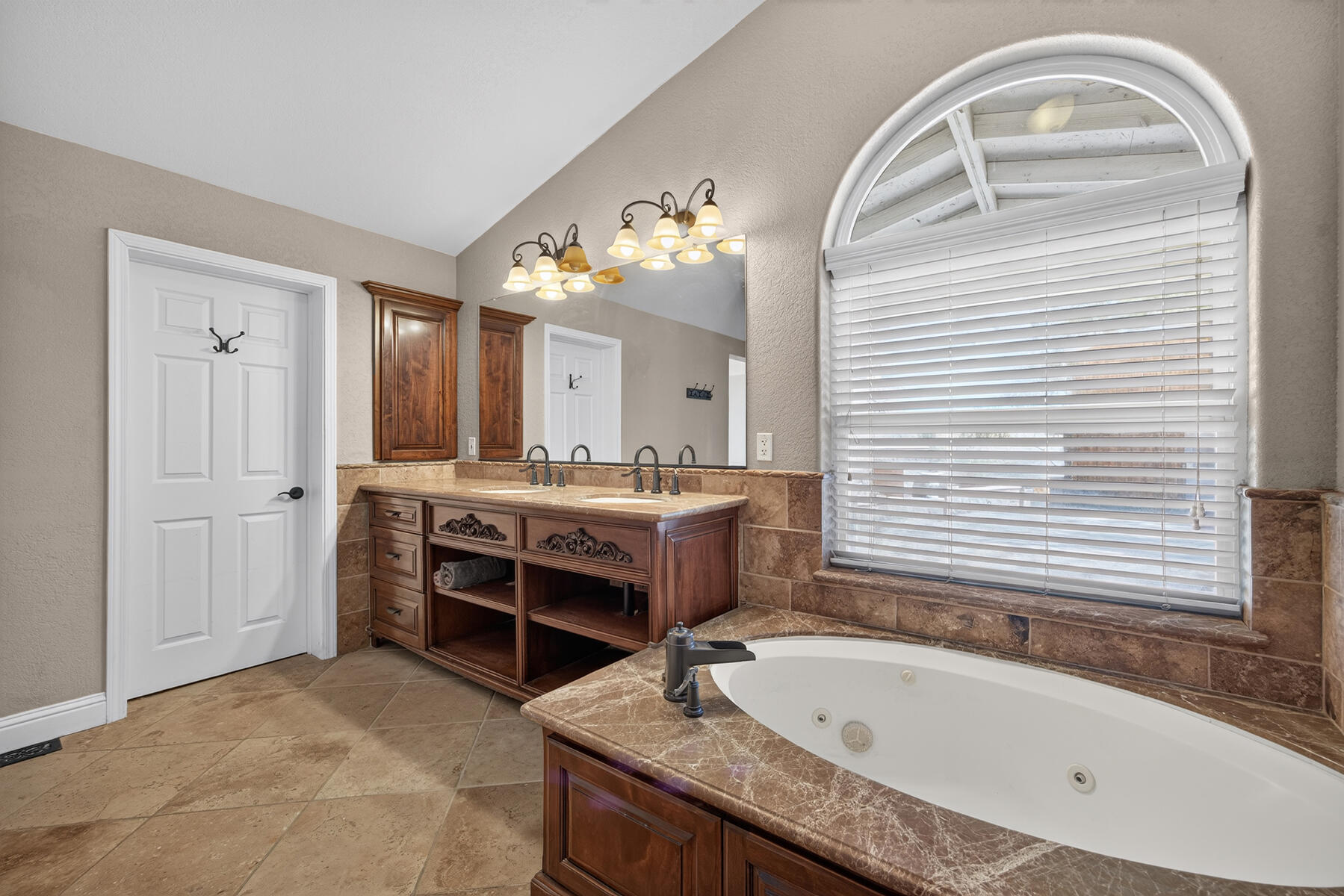 801 N 5th Ave, Avenal, CA 93204