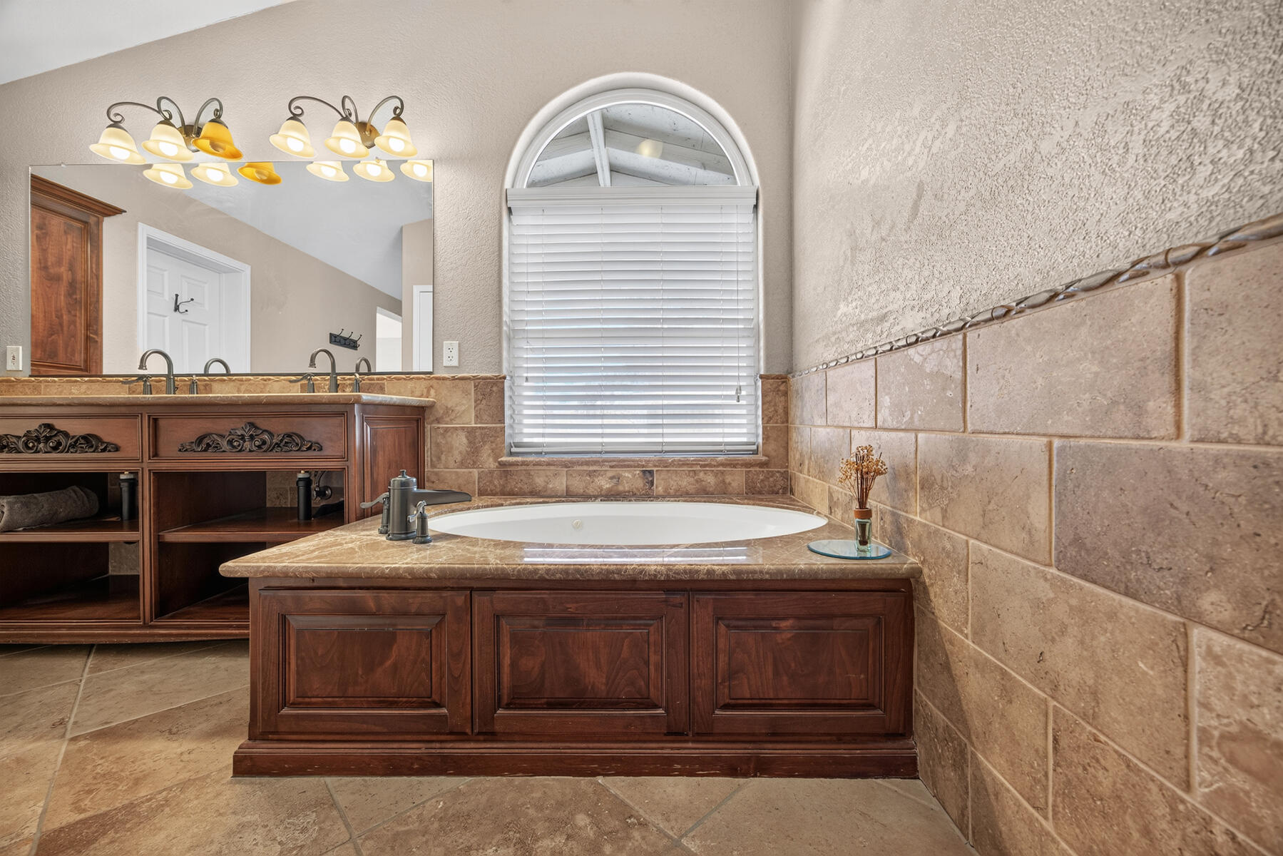 801 N 5th Ave, Avenal, CA 93204