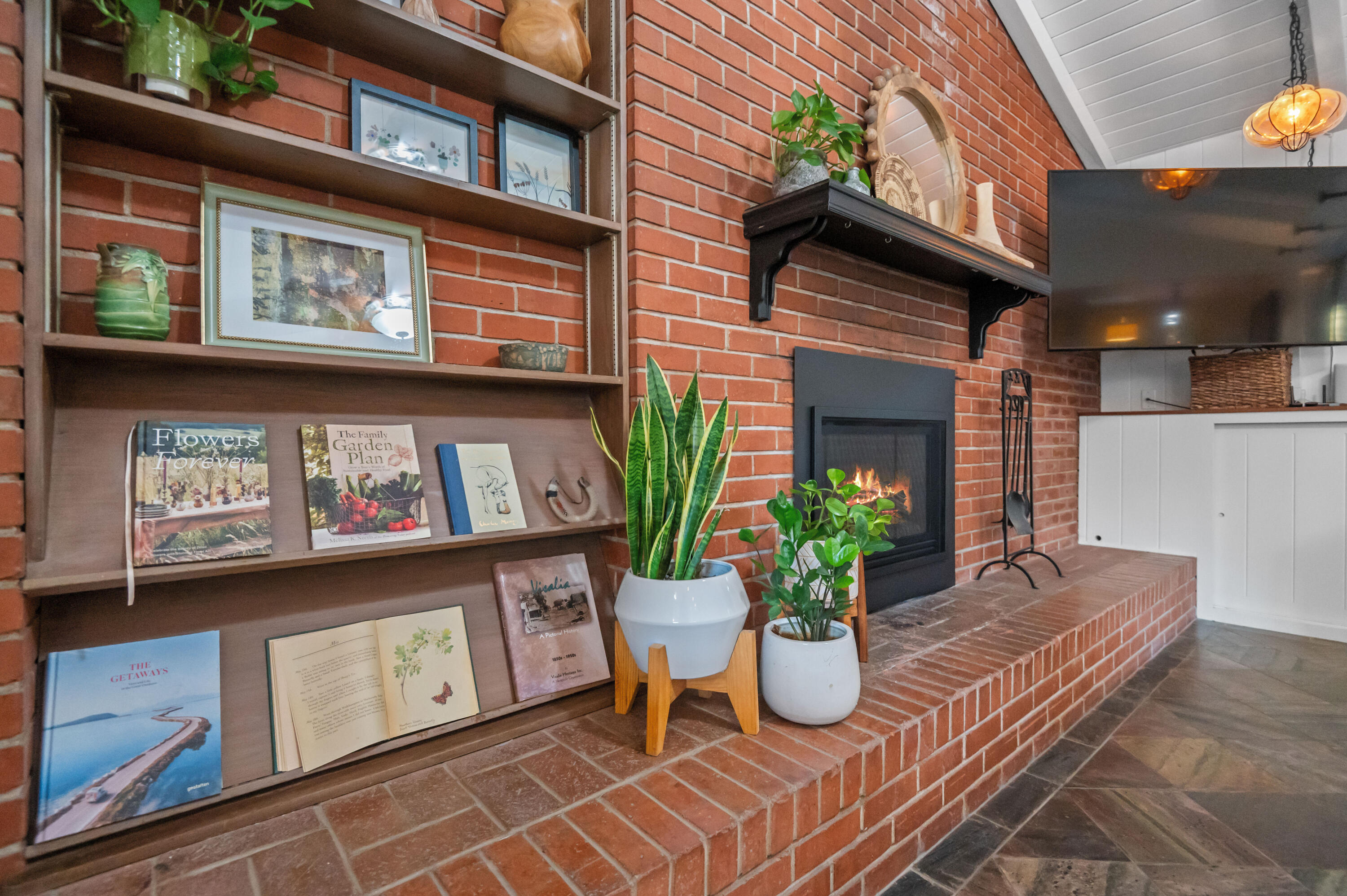 1401 W Myrtle, Visalia, CA 93277