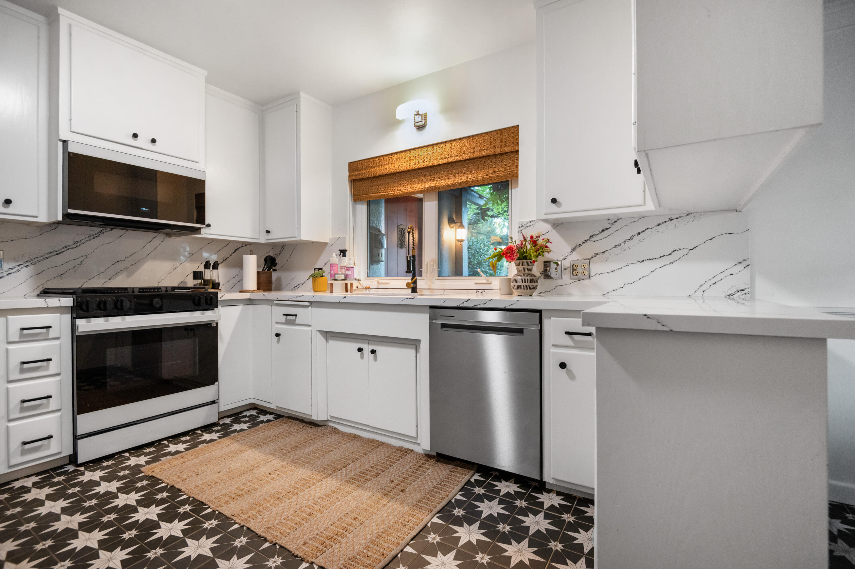 1401 W Myrtle, Visalia, CA 93277