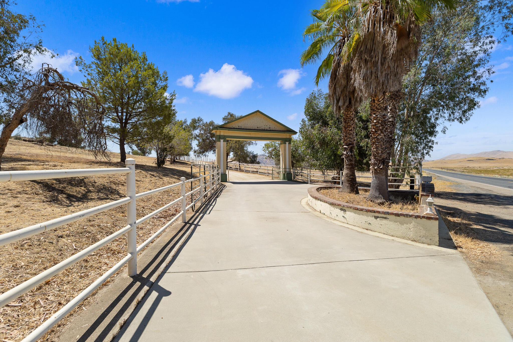 29827 SW Avenue 176, Porterville, CA 93257
