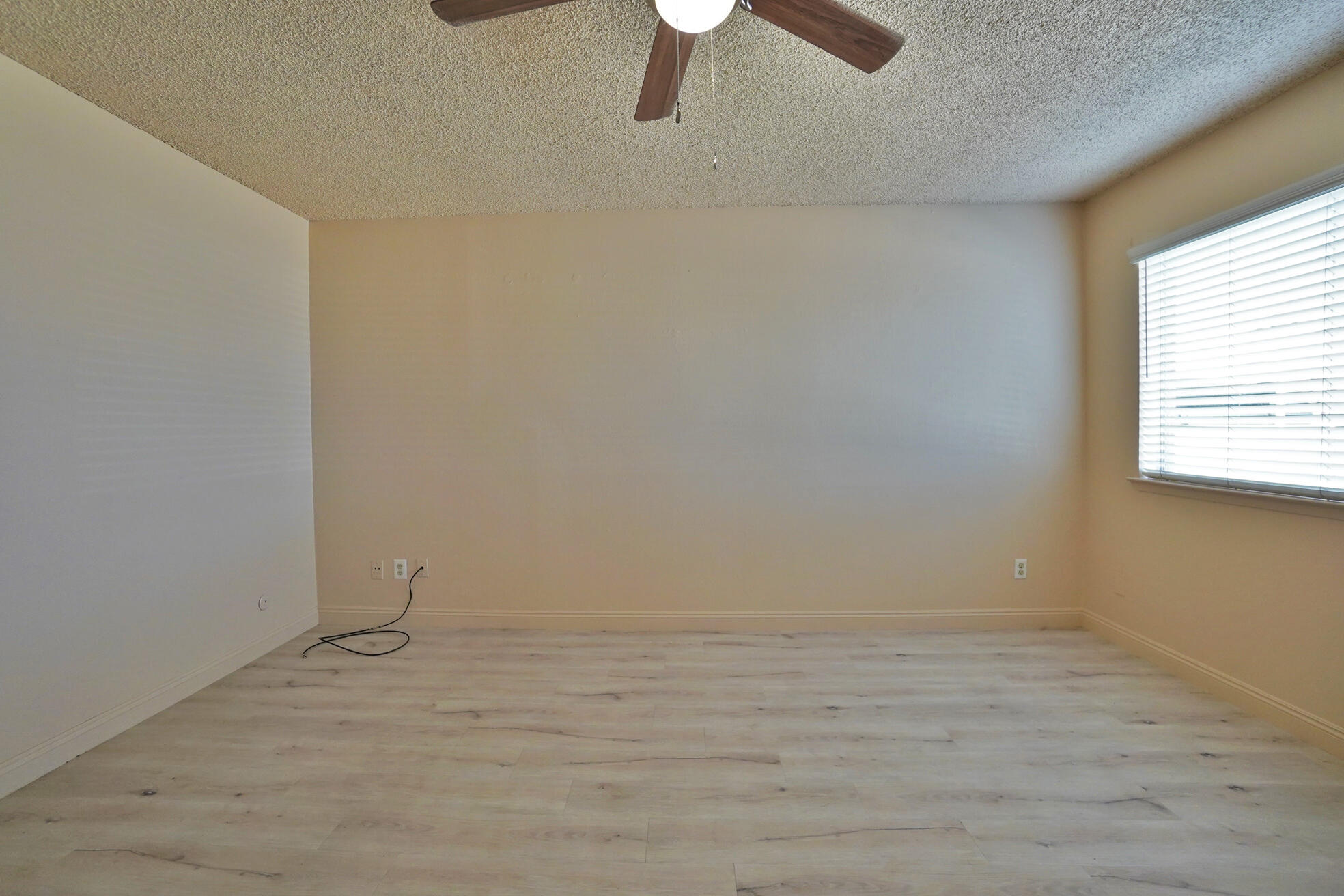 905 E Florinda St, Hanford, CA 93230