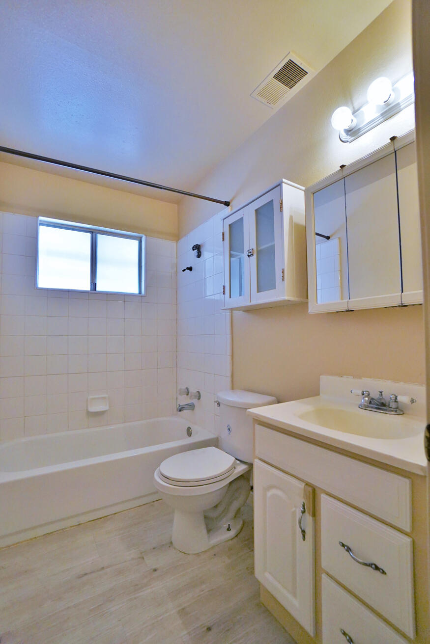 905 E Florinda St, Hanford, CA 93230