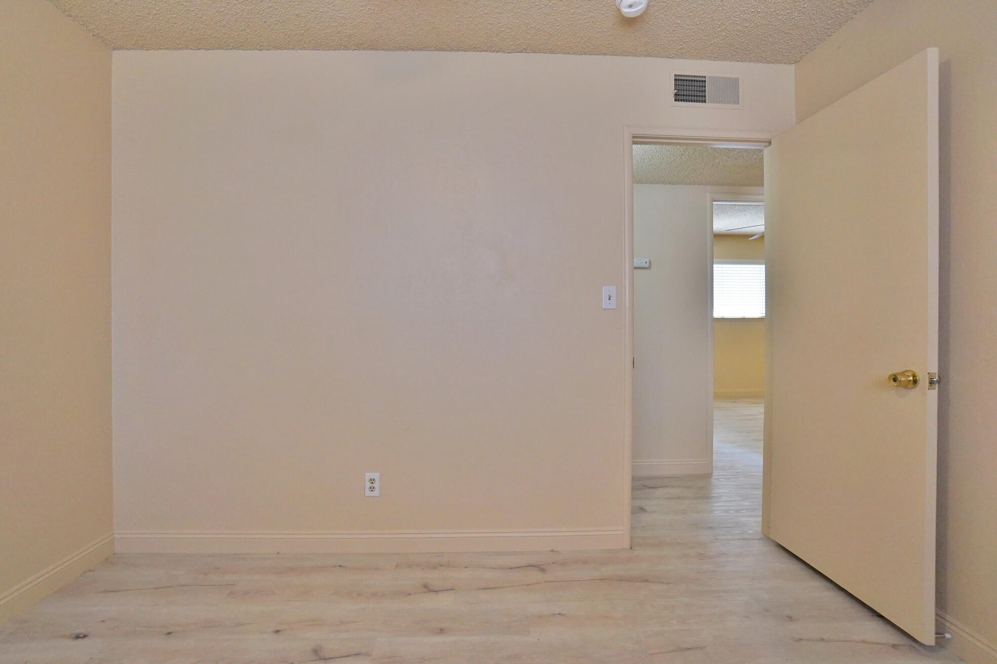 905 E Florinda St, Hanford, CA 93230
