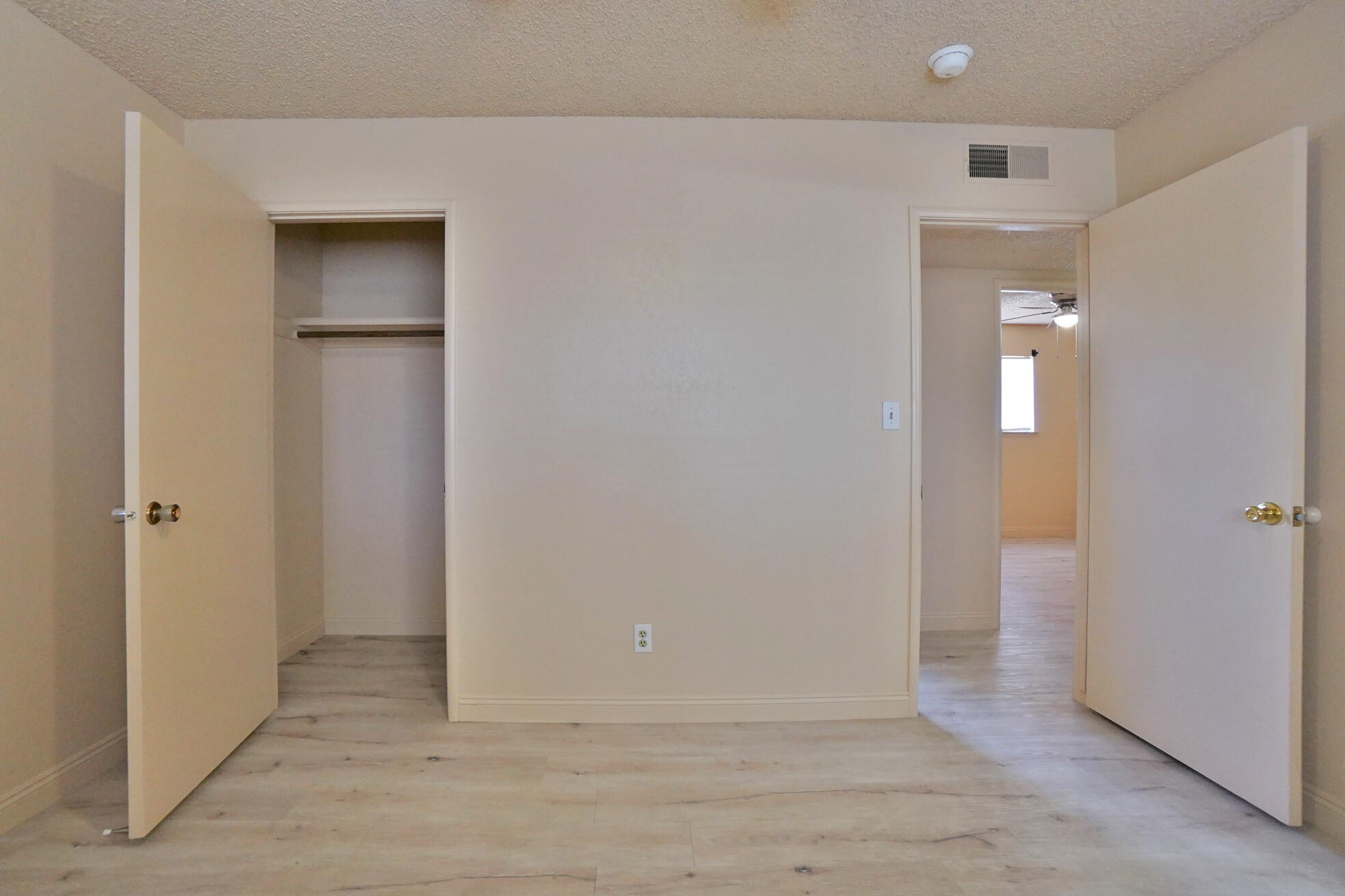 905 E Florinda St, Hanford, CA 93230