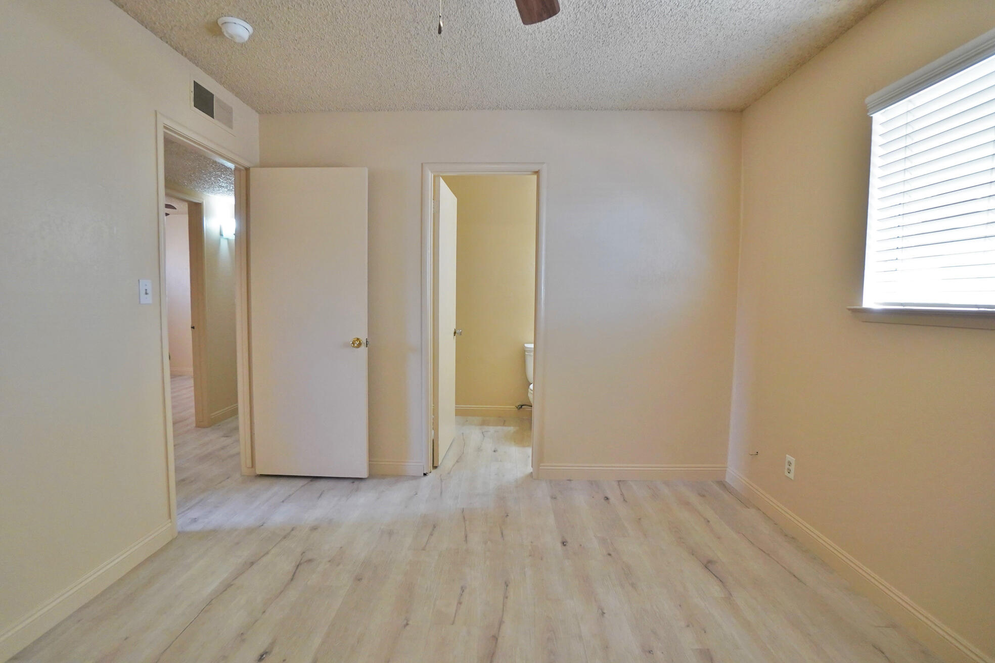 905 E Florinda St, Hanford, CA 93230