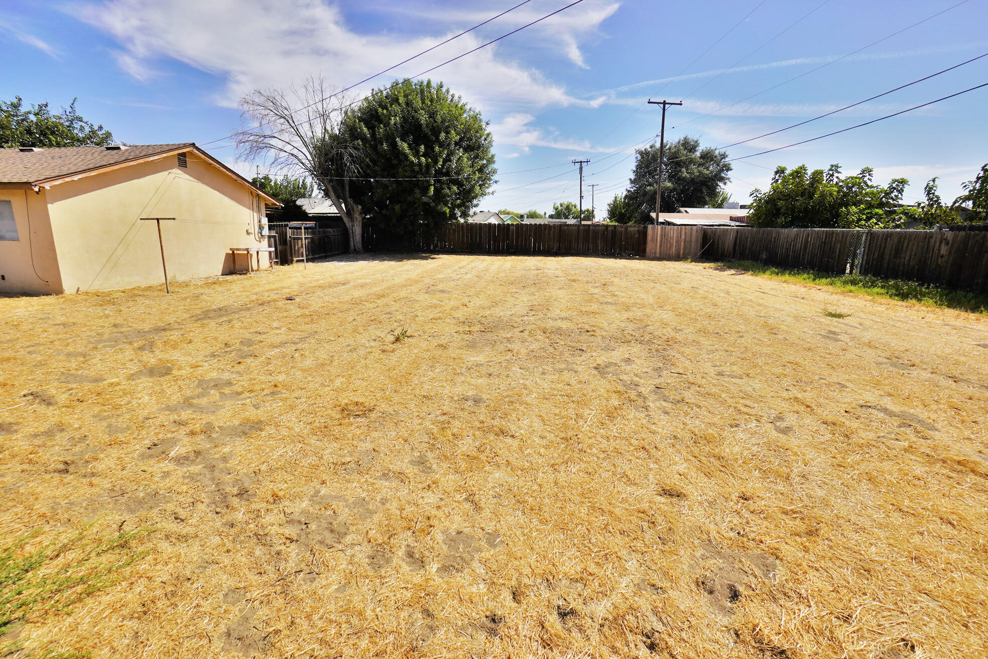 905 E Florinda St, Hanford, CA 93230