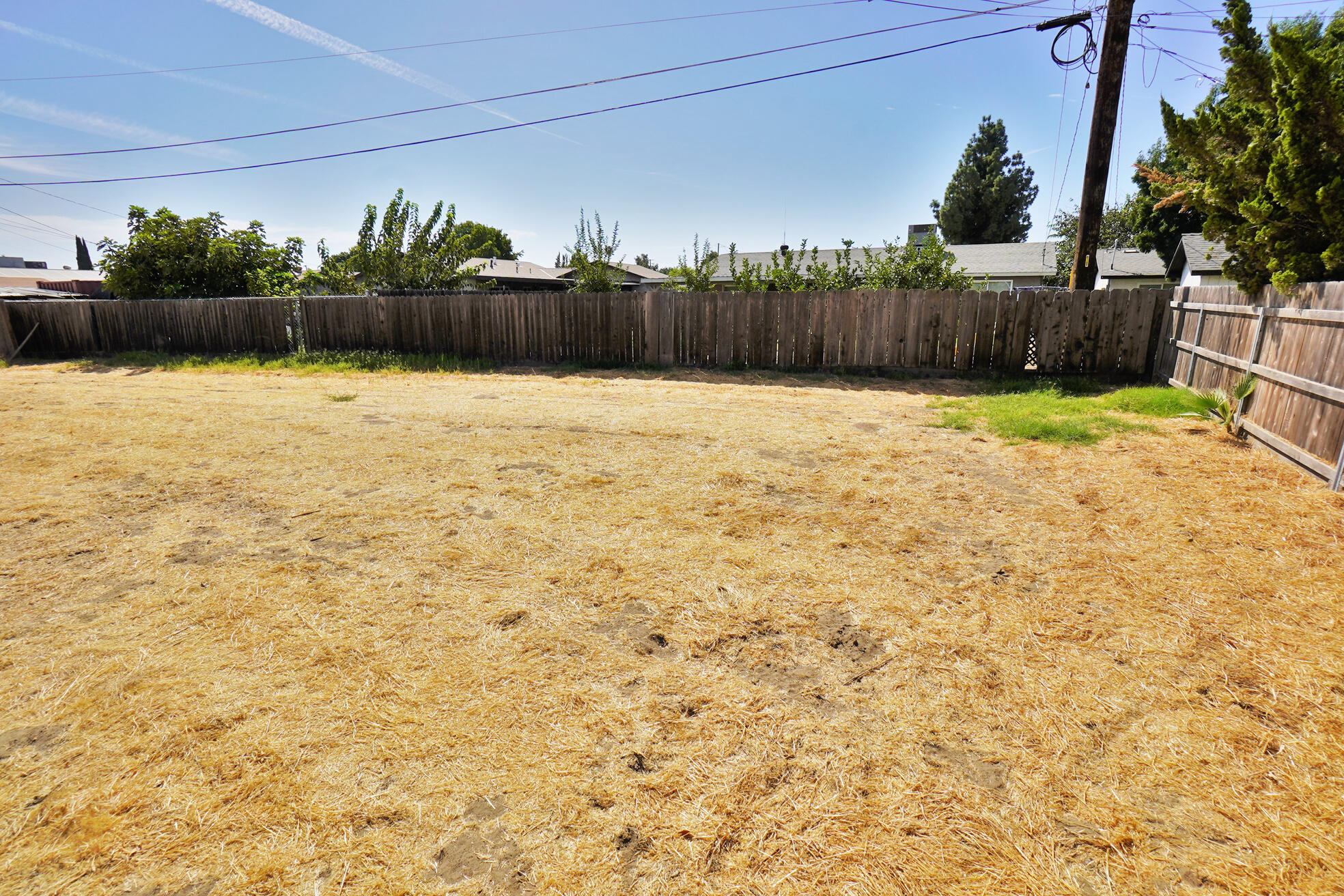 905 E Florinda St, Hanford, CA 93230