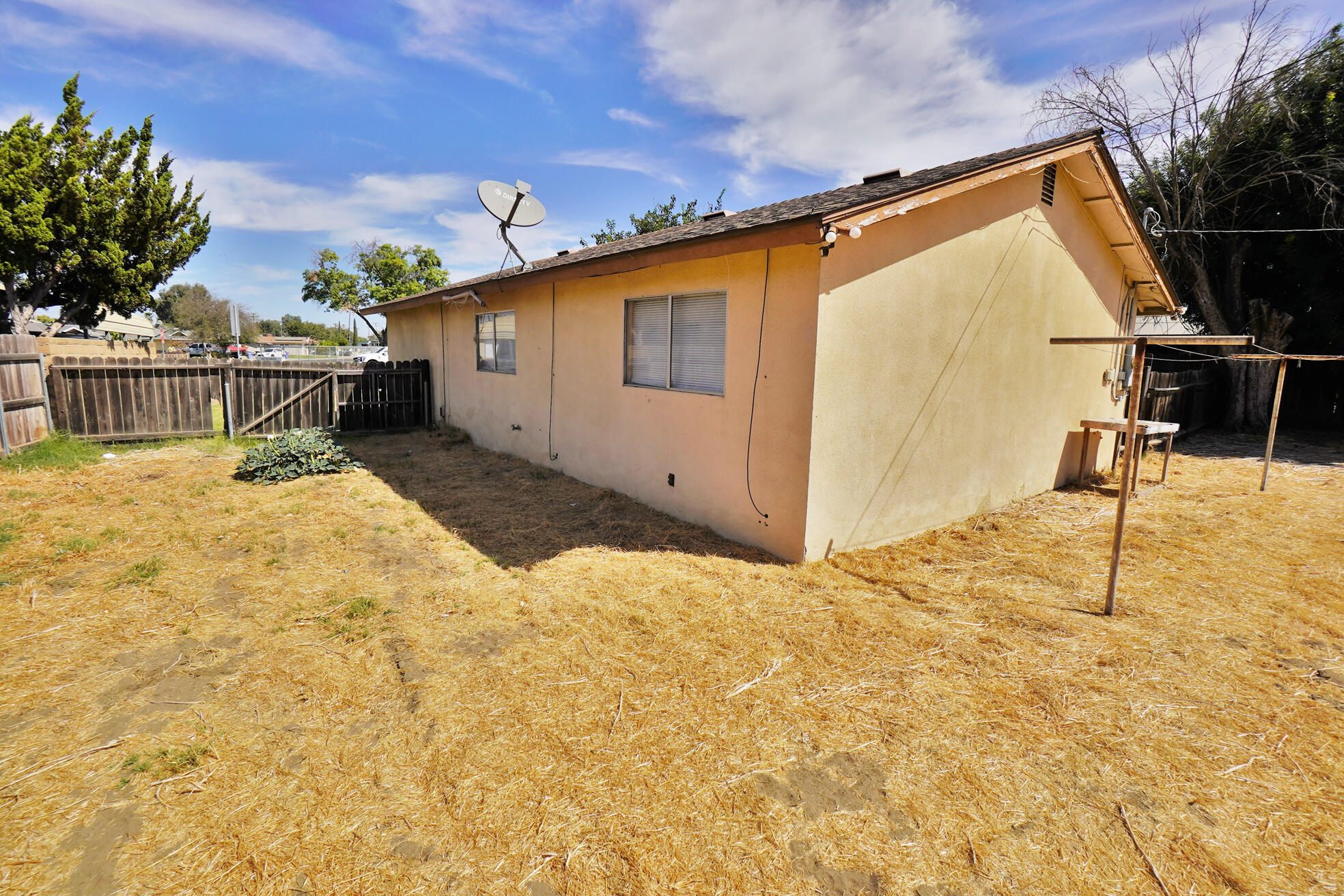 905 E Florinda St, Hanford, CA 93230